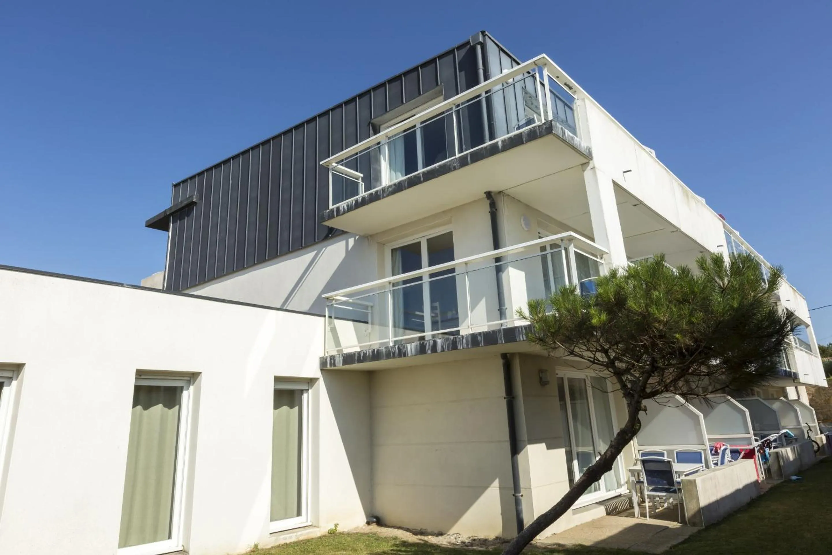 Property building in Résidence Odalys Domaine des Roches Jaunes