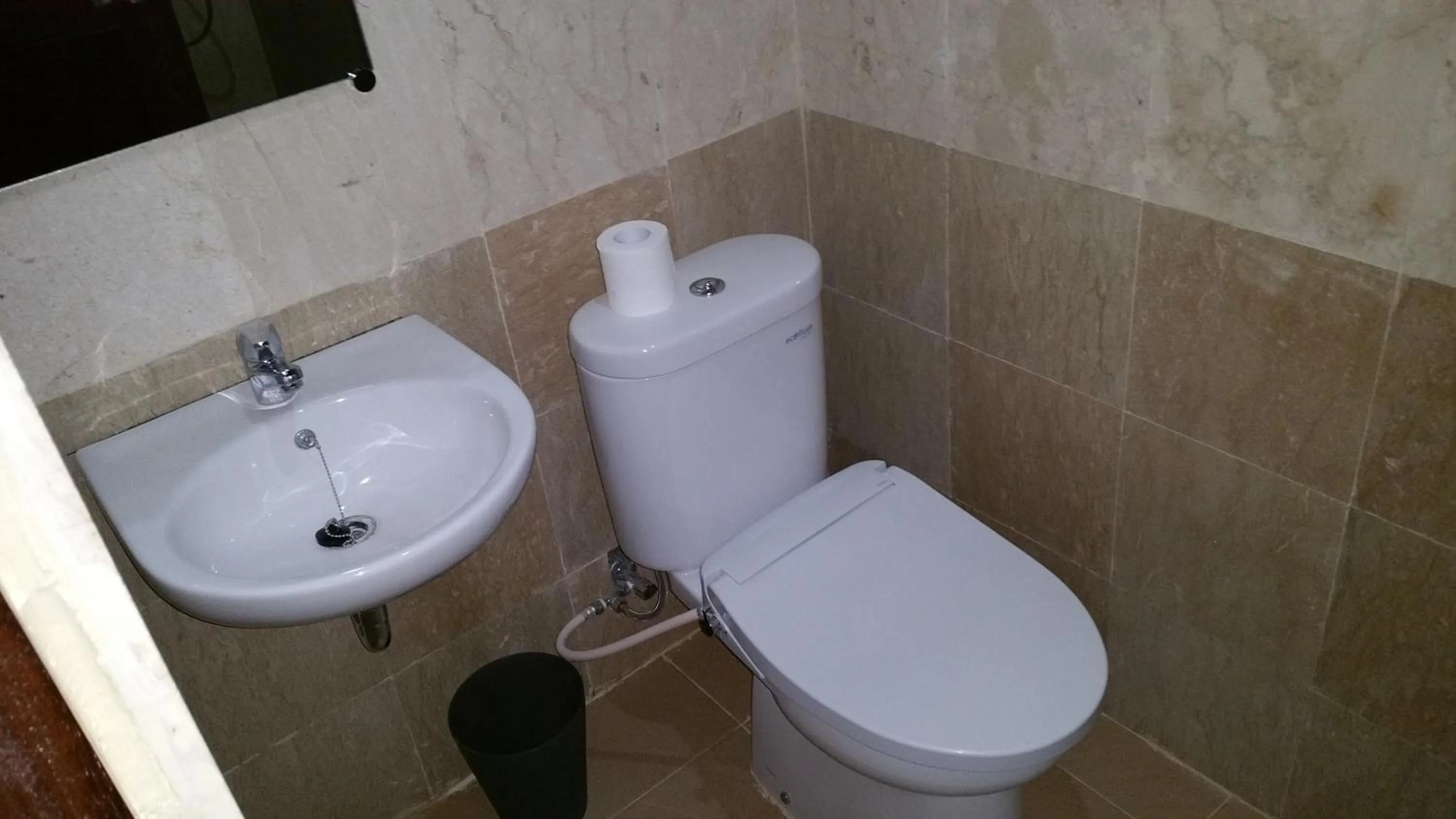 Toilet in Legenda Beril Hostel