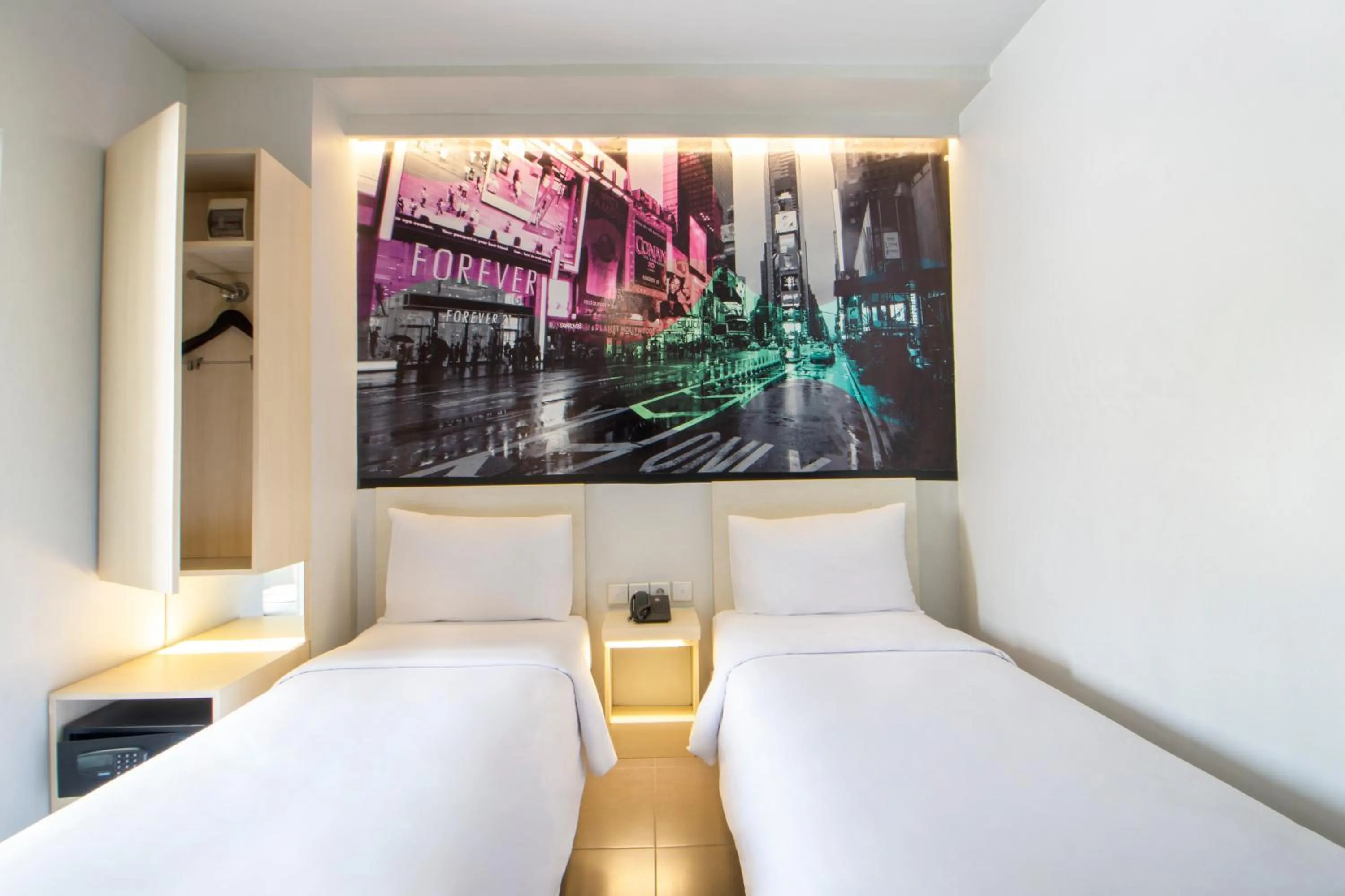 Bed in Cleo Hotel Jemursari Surabaya