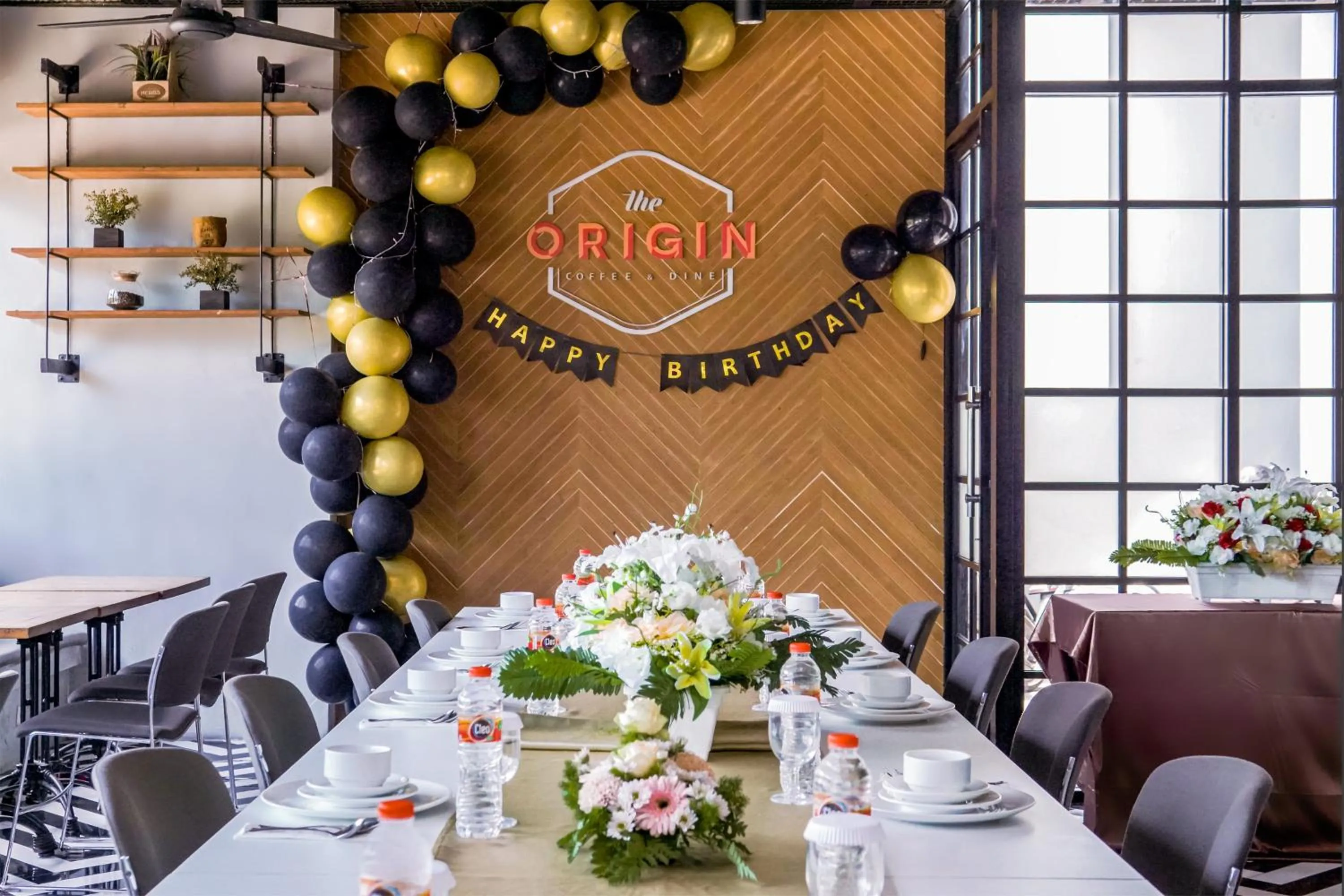 Restaurant/places to eat in Cleo Hotel Jemursari Surabaya