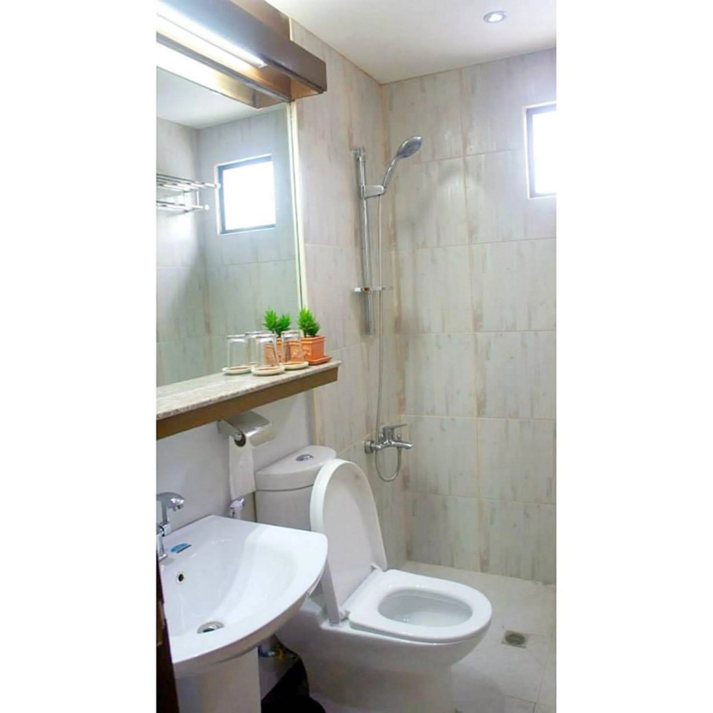 Shower in Delle Suites