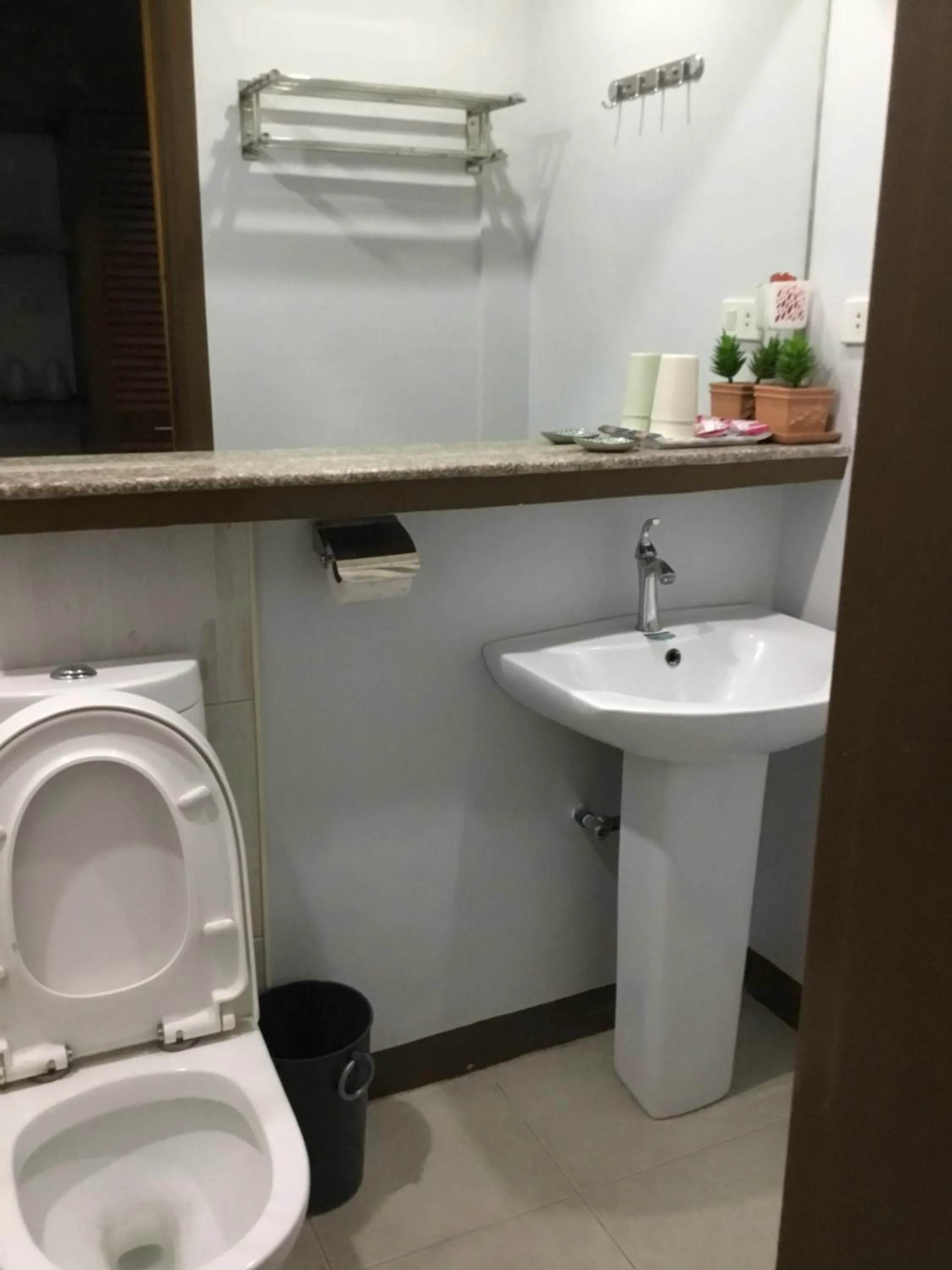 Toilet in Delle Suites
