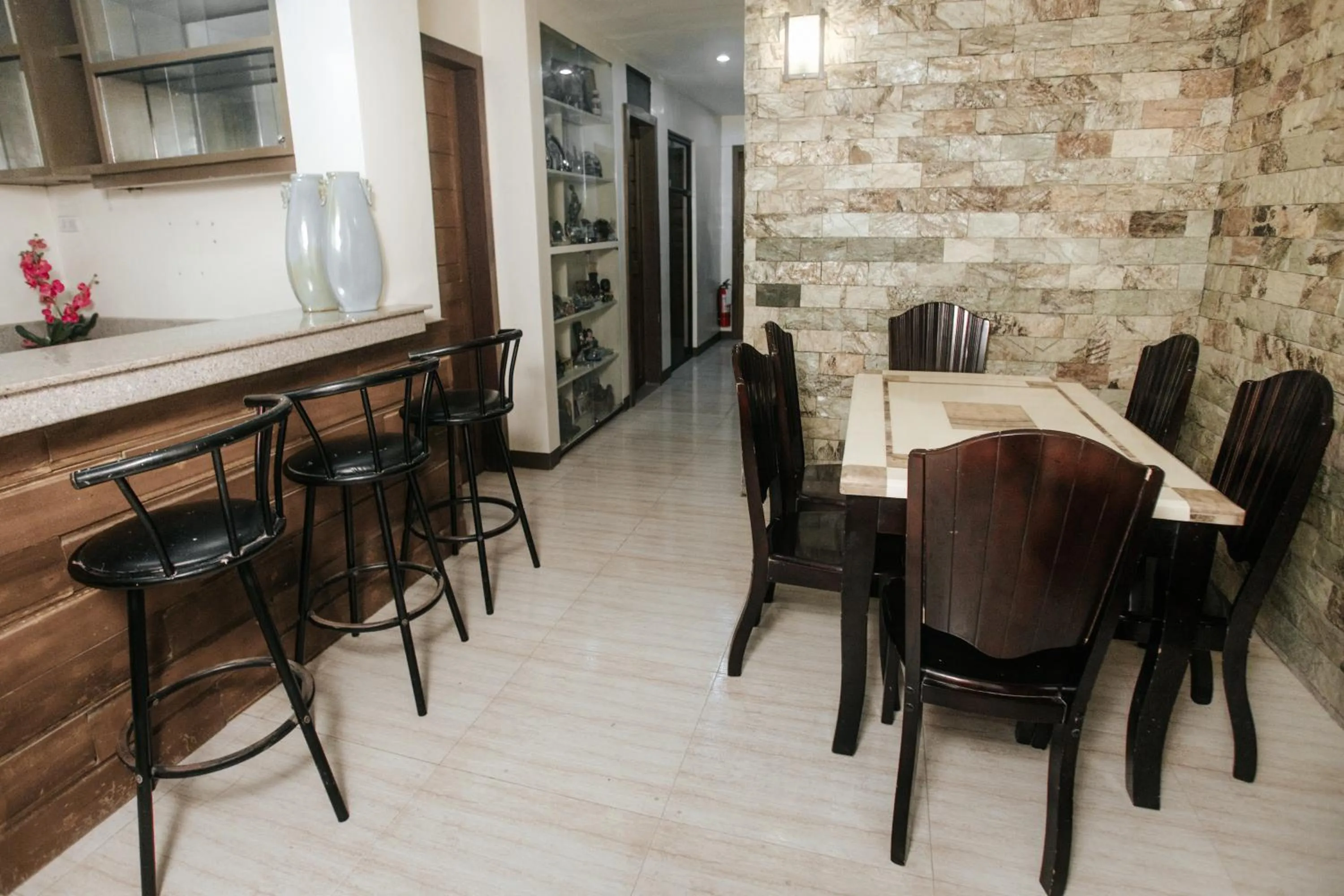 Seating area in Delle Suites