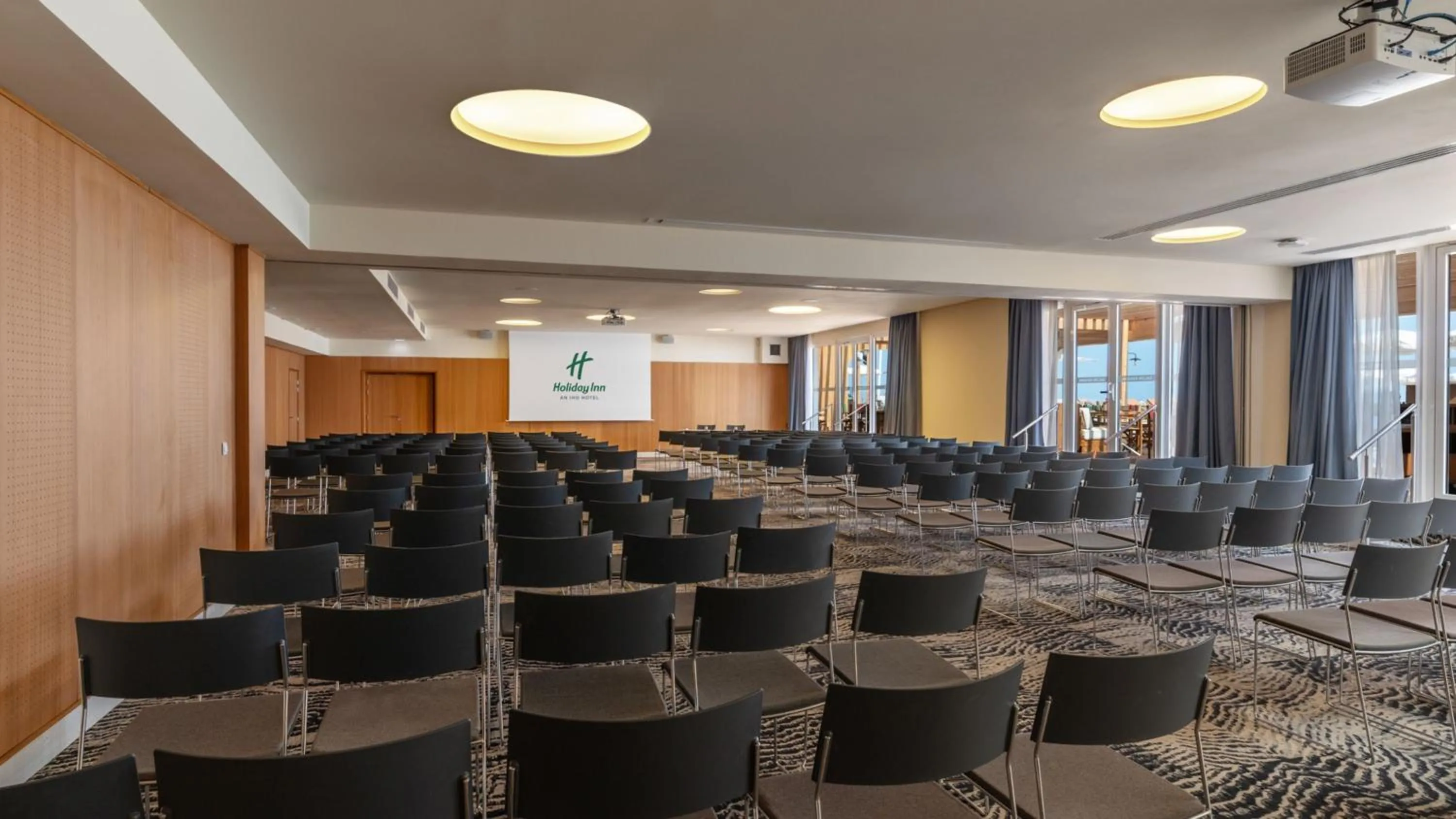 Meeting/conference room in Holiday Inn Nice - Port St Laurent by IHG