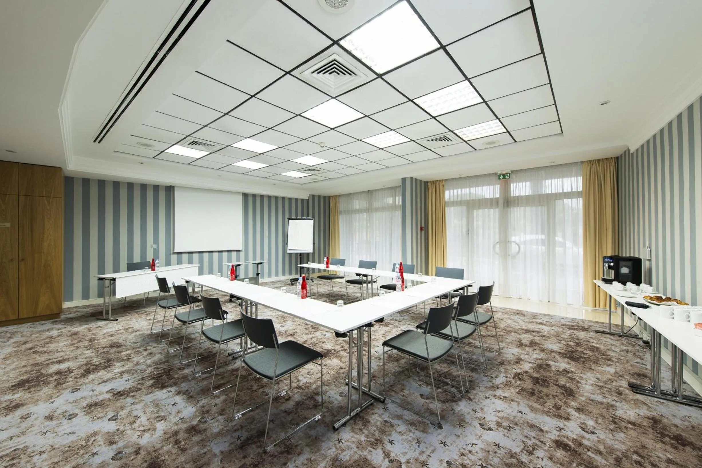 Meeting/conference room in Holiday Inn Nice - Port St Laurent by IHG