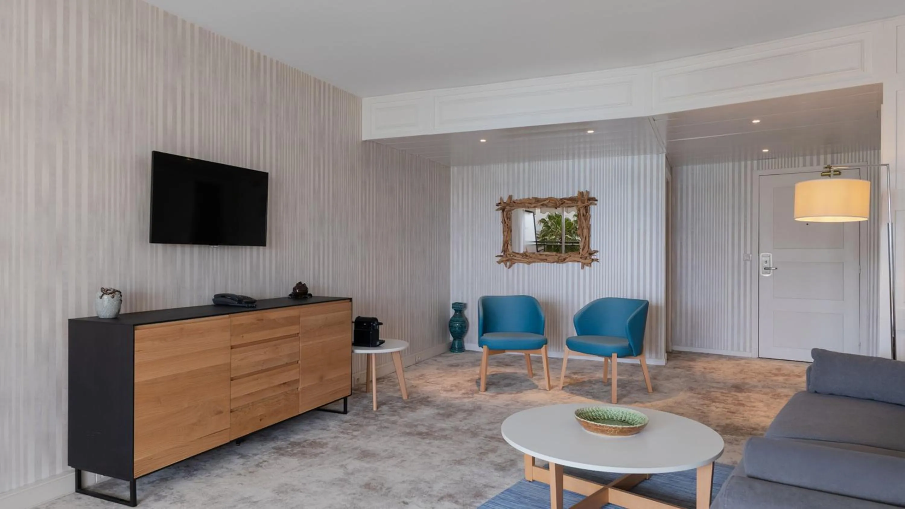 Photo of the whole room in Holiday Inn Nice - Port St Laurent by IHG