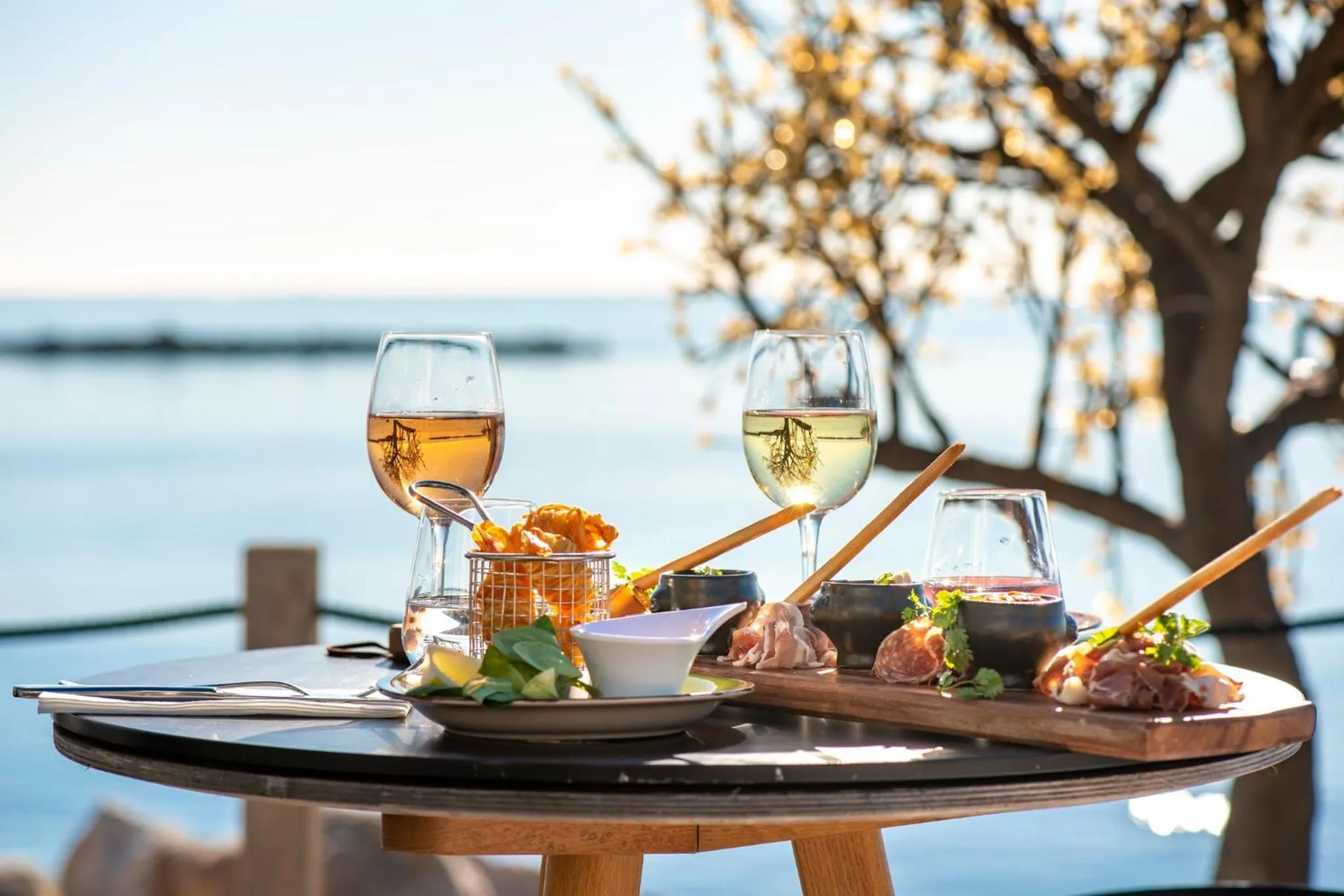 Restaurant/places to eat in Holiday Inn Nice - Port St Laurent by IHG