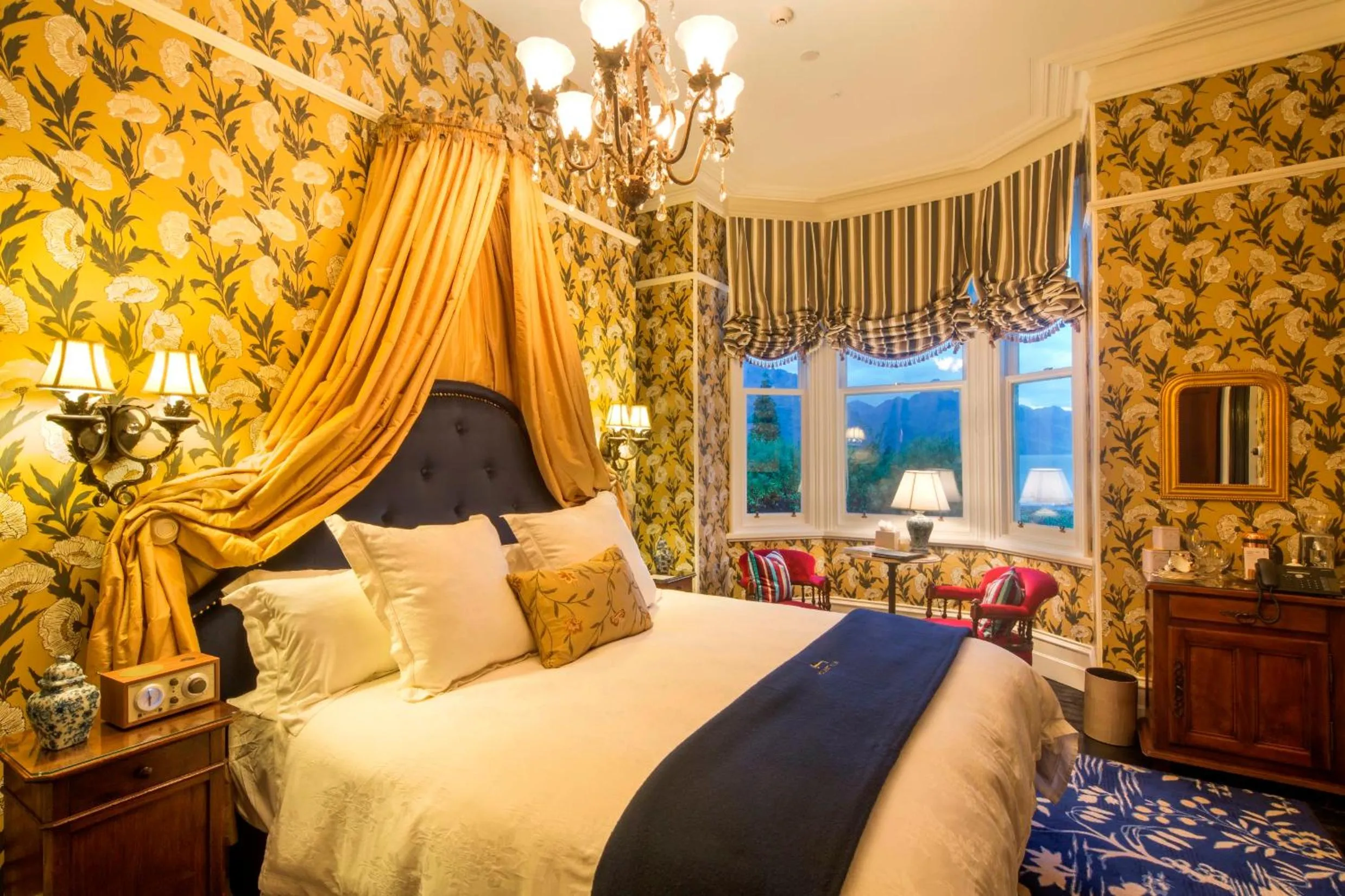 Photo of the whole room, Bed in Hulbert House Luxury Boutique Lodge Queenstown
