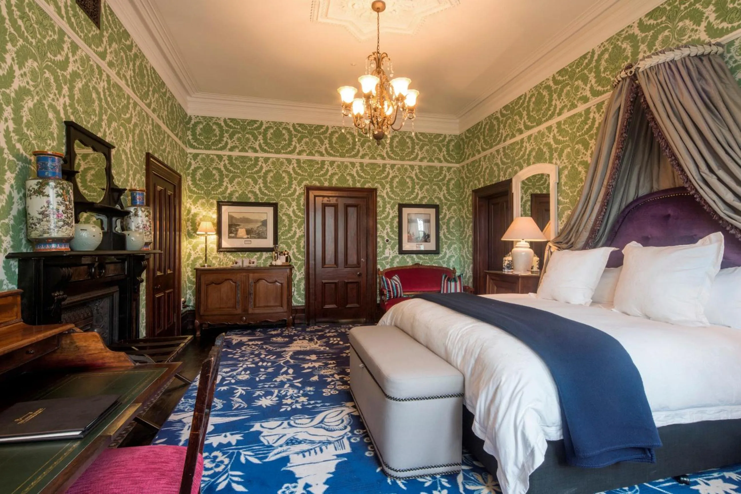 Bedroom, Bed in Hulbert House Luxury Boutique Lodge Queenstown