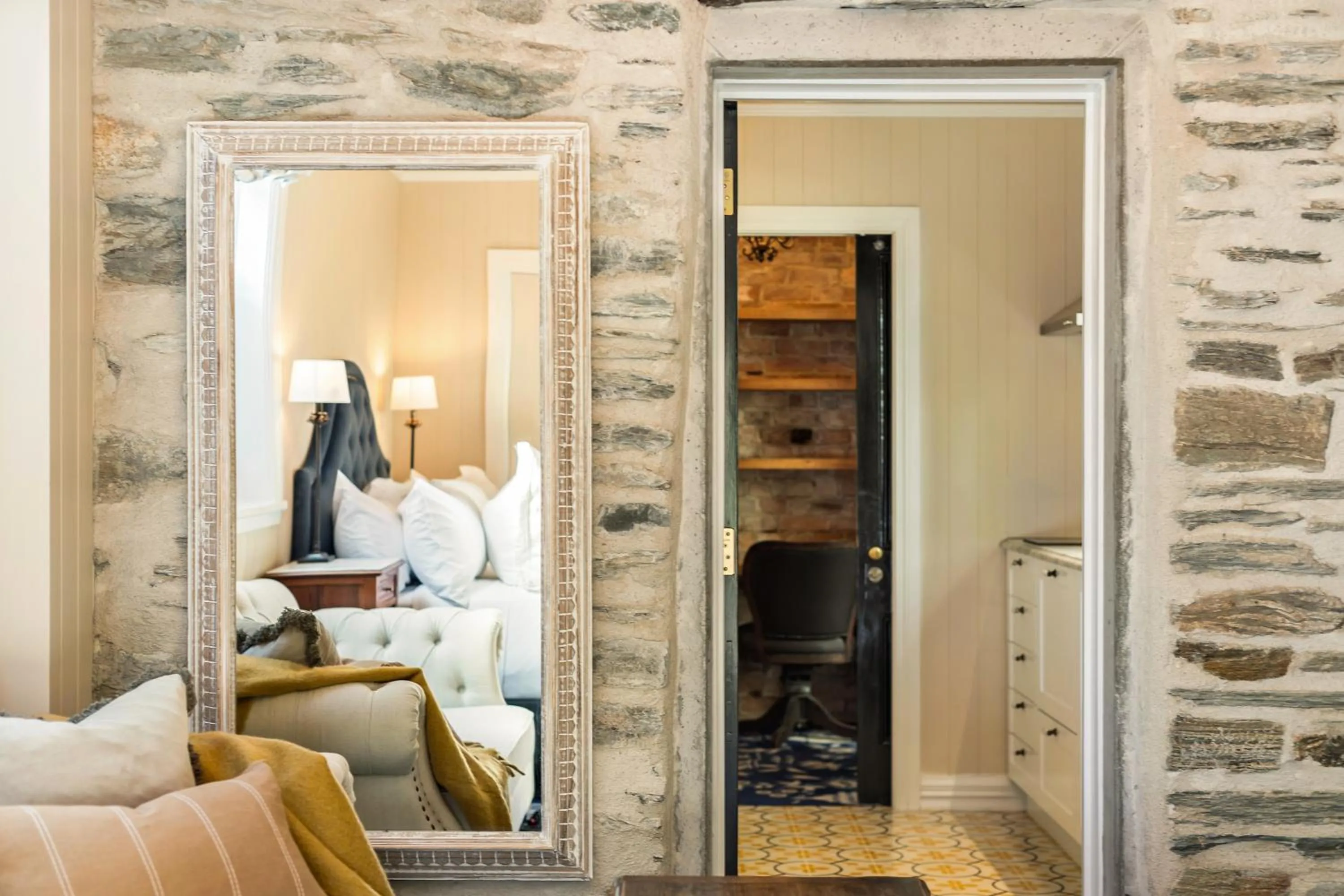 Seating area, Bed in Hulbert House Luxury Boutique Lodge Queenstown