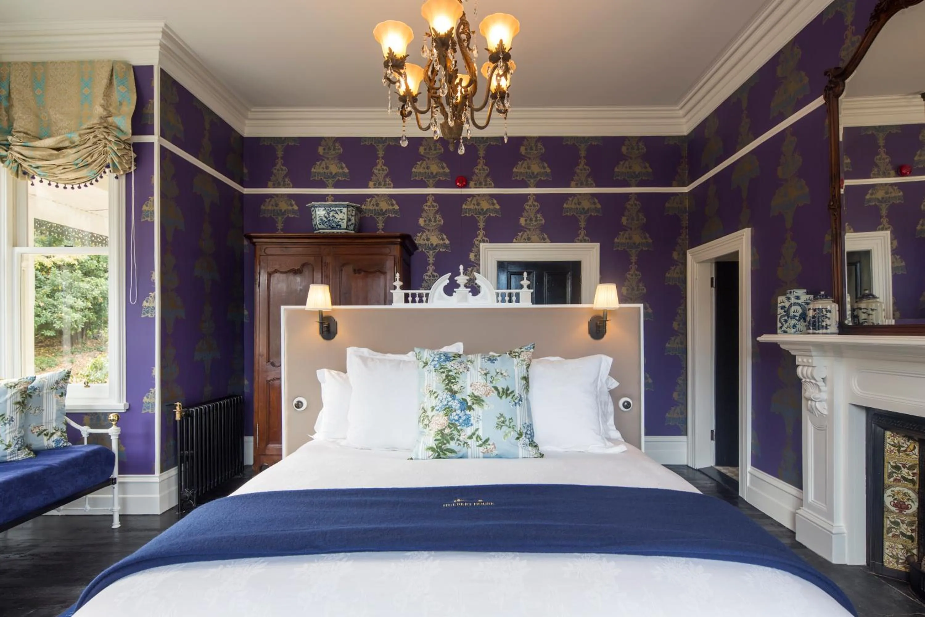 Photo of the whole room, Bed in Hulbert House Luxury Boutique Lodge Queenstown