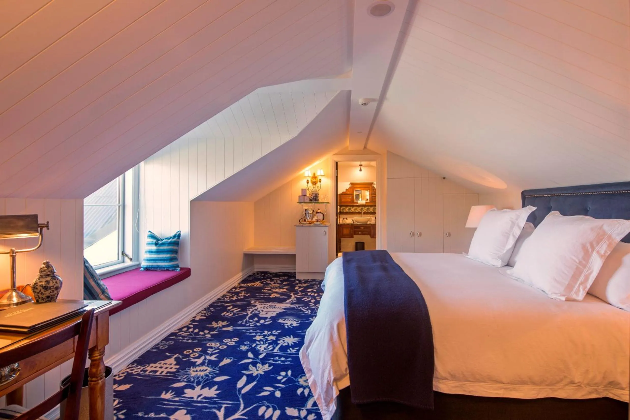 Photo of the whole room, Bed in Hulbert House Luxury Boutique Lodge Queenstown