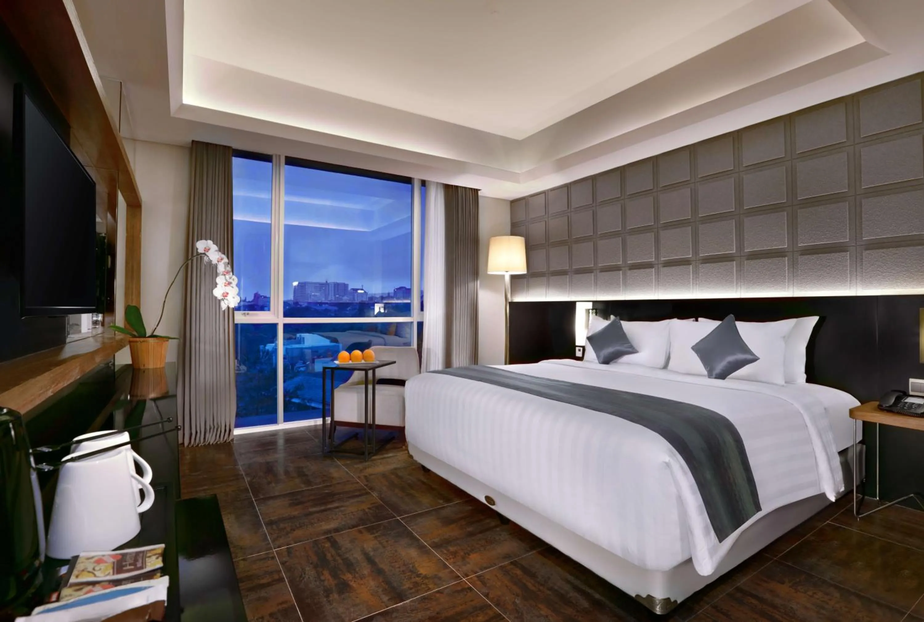 Bedroom, Bed in Aston Pasteur