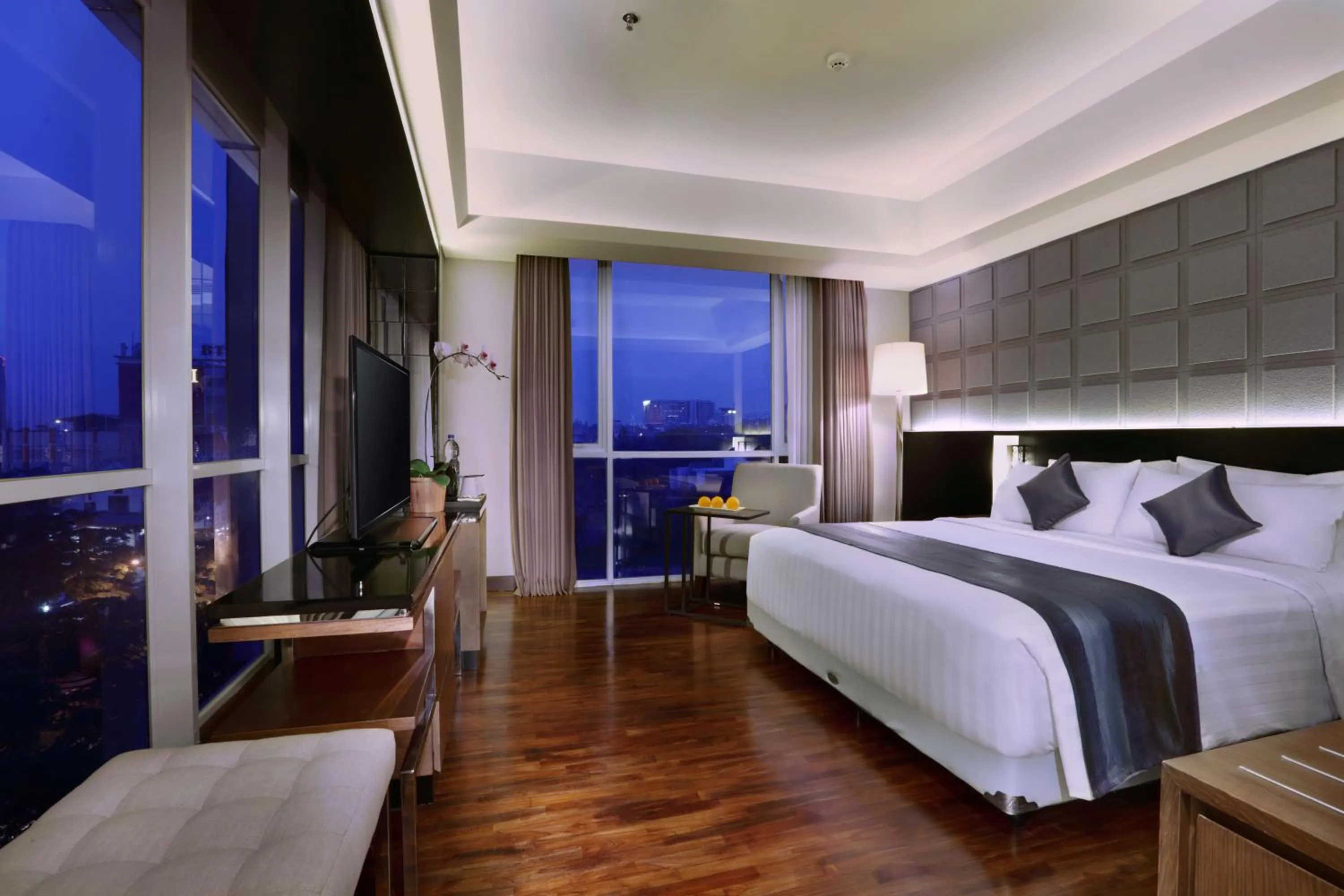 Bedroom, Bed in Aston Pasteur