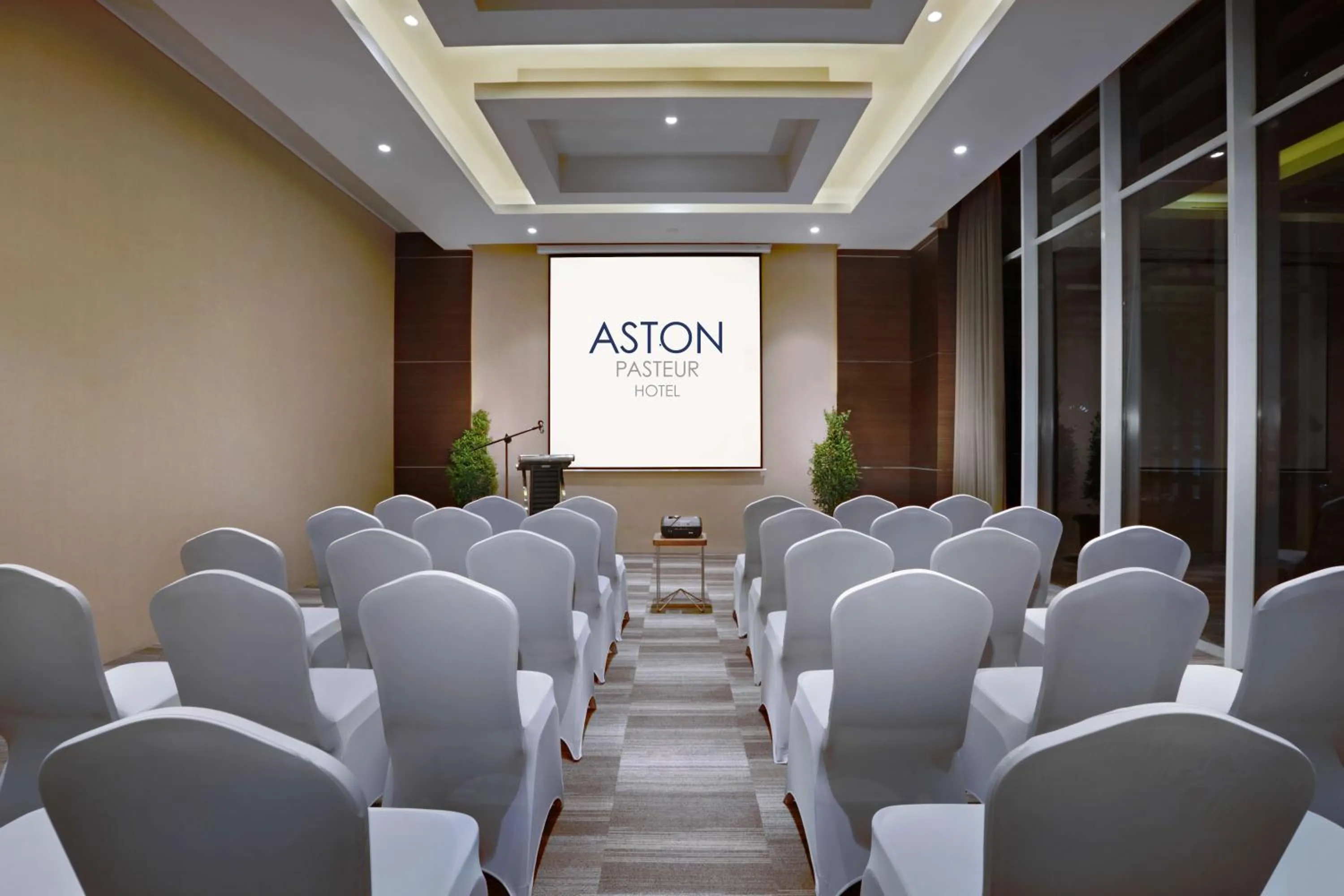 Meeting/conference room in Aston Pasteur