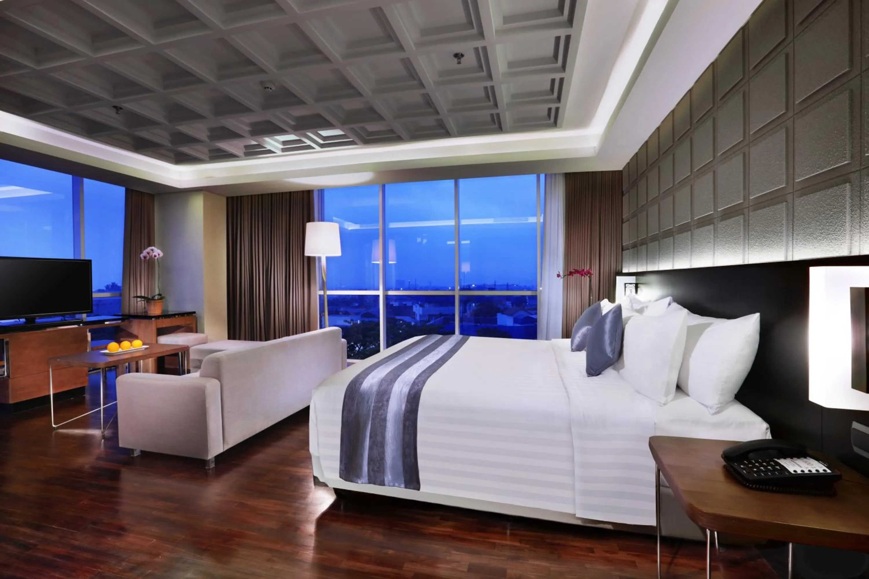 Bedroom, Bed in Aston Pasteur