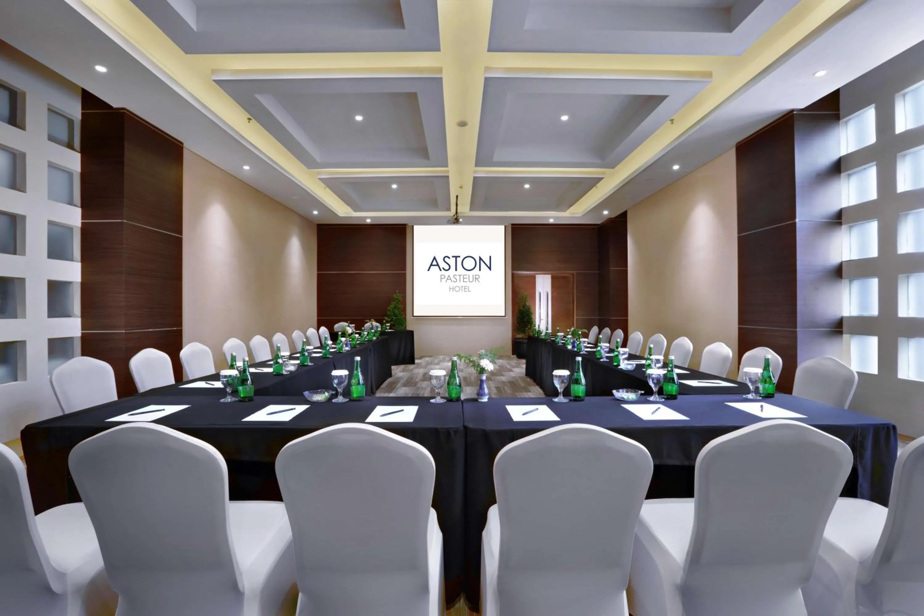 Meeting/conference room in Aston Pasteur