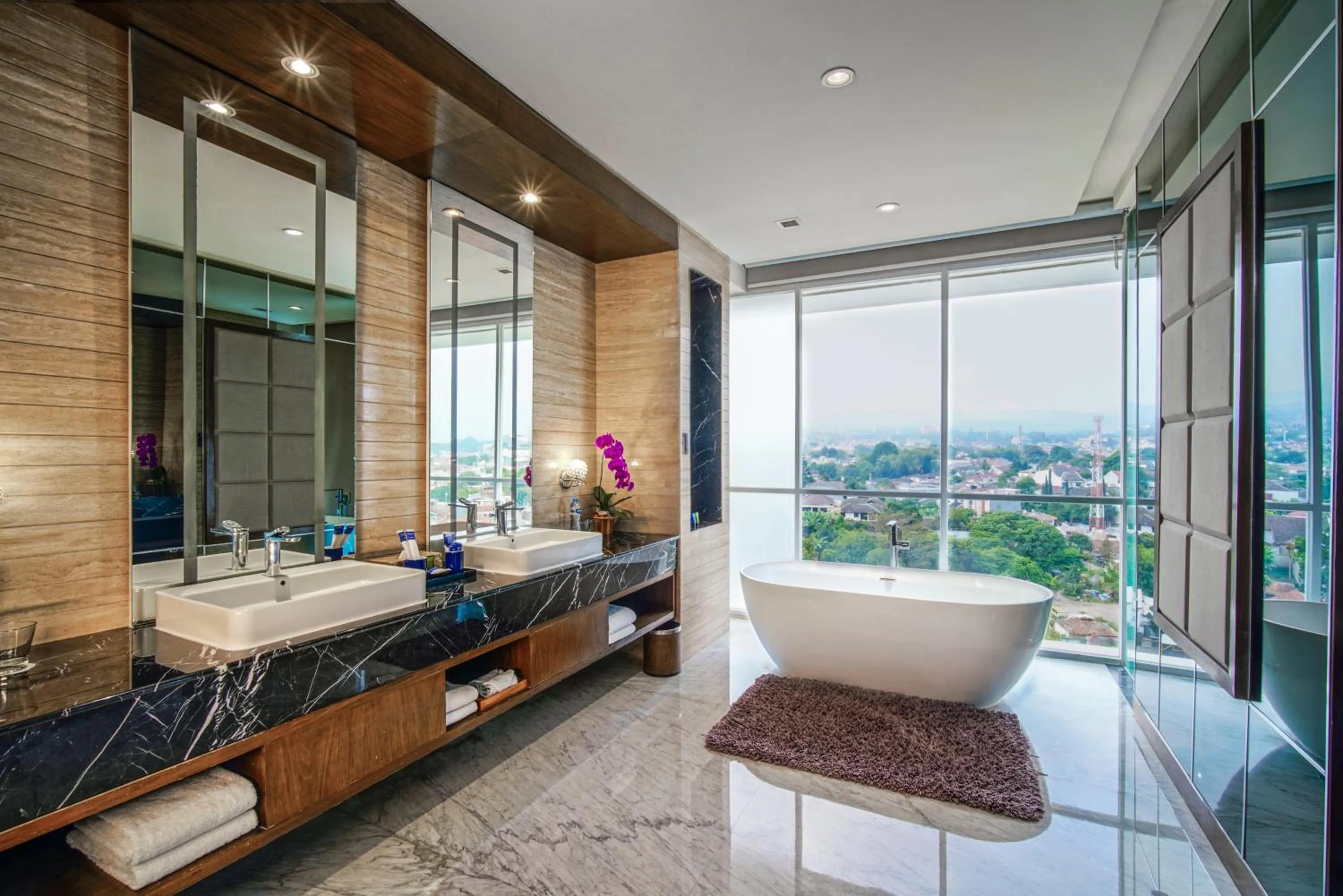 Bathroom in Aston Pasteur