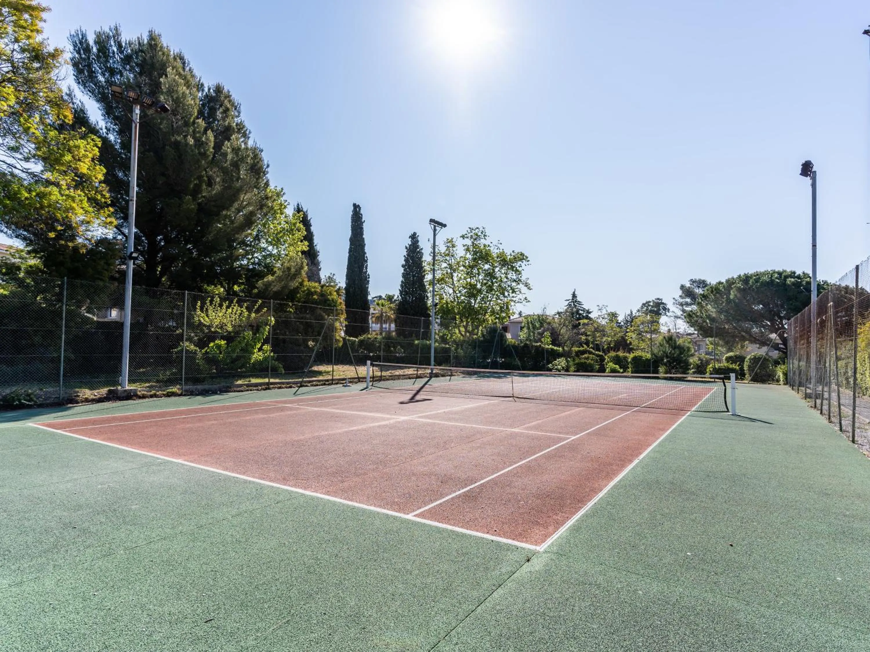 Tennis court in Vacancéole - Résidence L'Ile d'Or