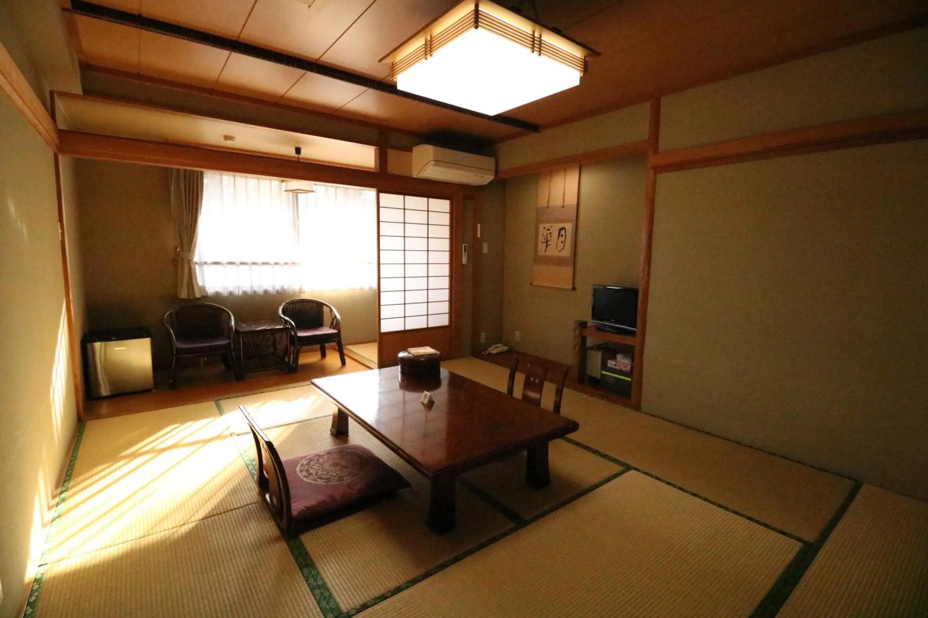 Photo of the whole room in Wakamizusou