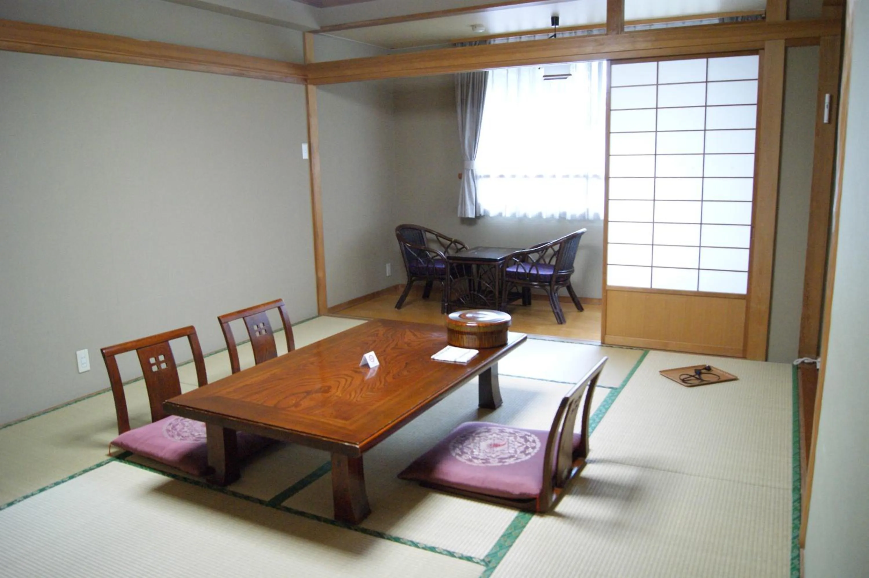 Photo of the whole room in Wakamizusou