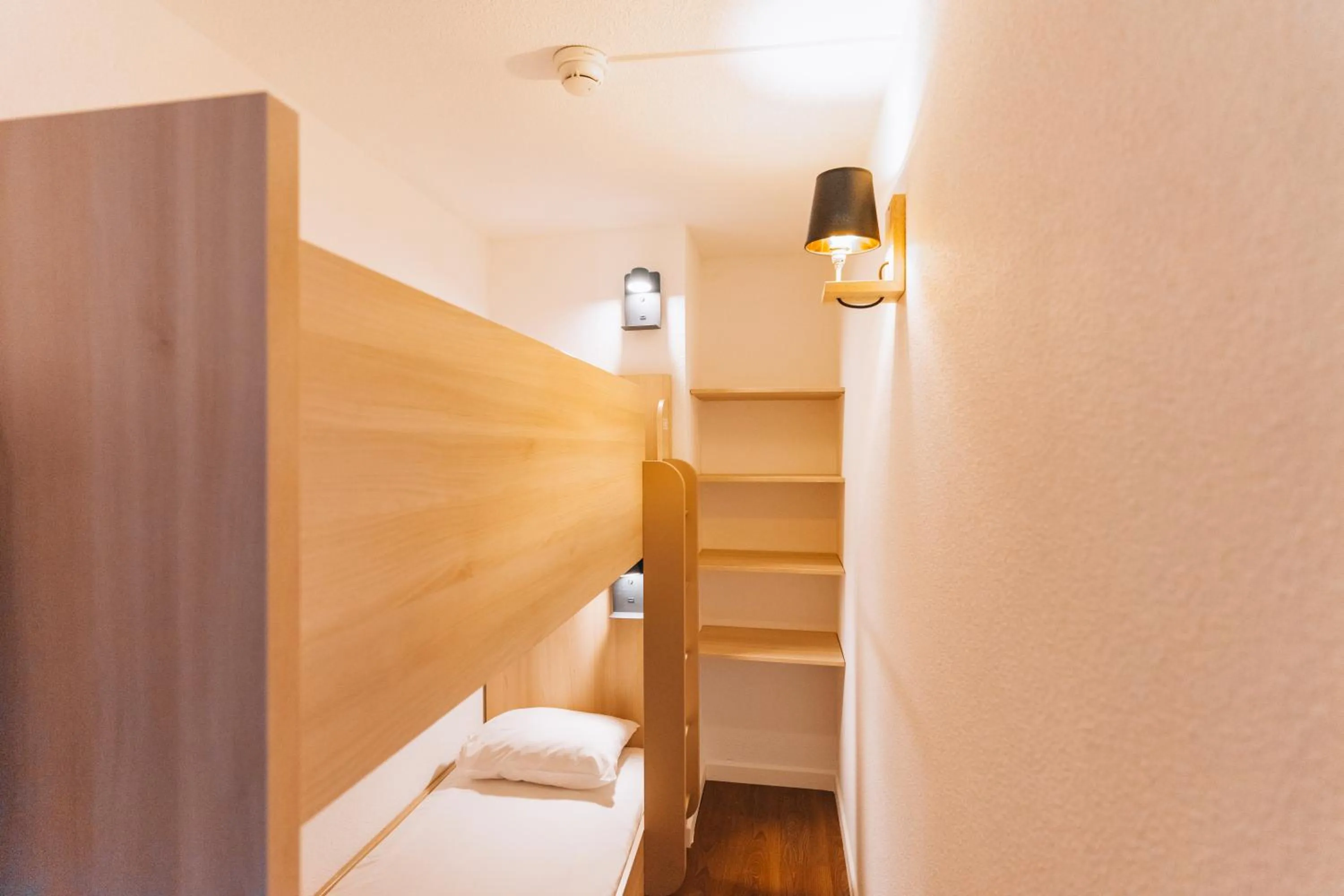 Bed in Garden & City Cauterets Balneo