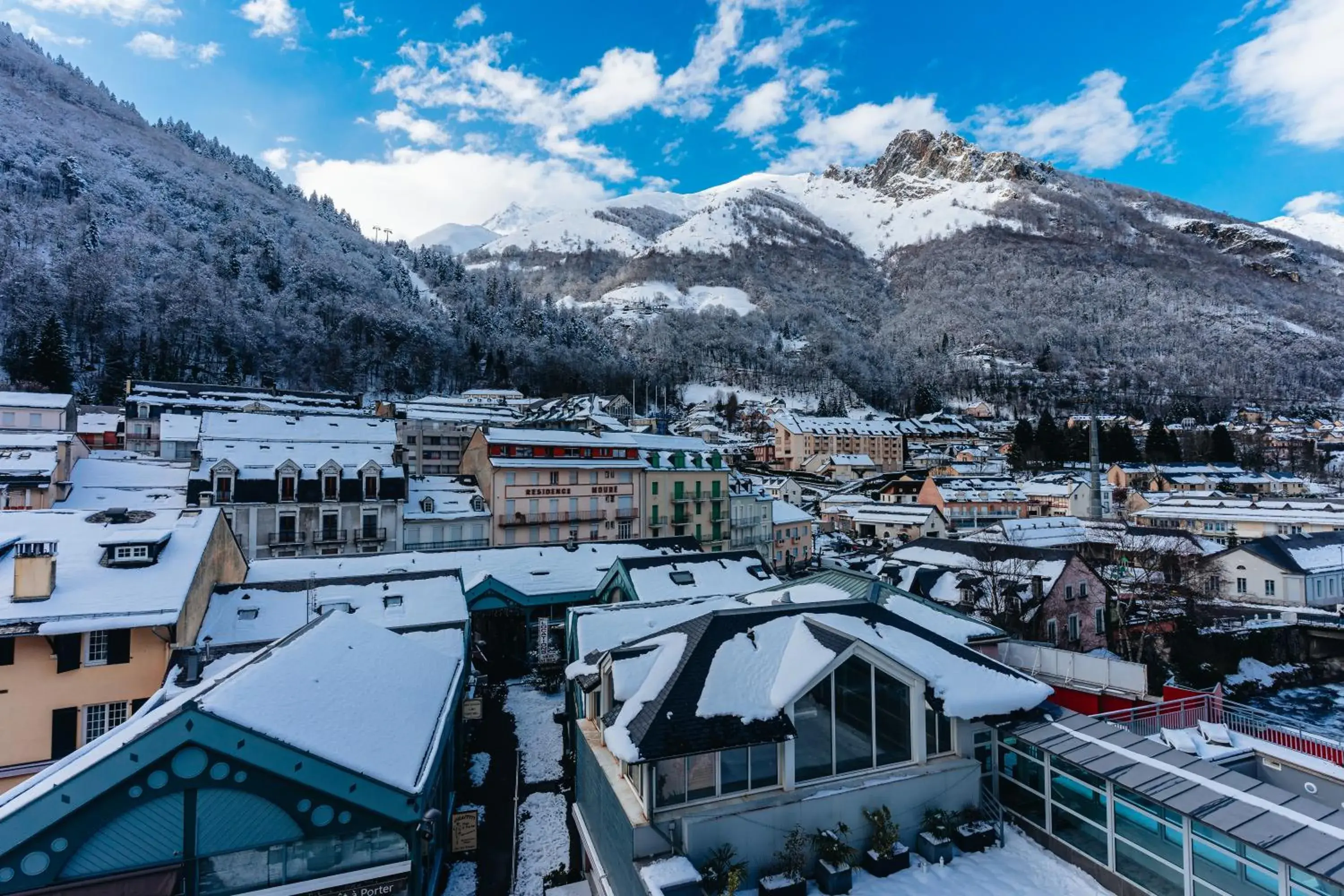 Superior Double Room in Garden & City Cauterets Balneo Superior Double Room in Garden & City Cauterets Balneo