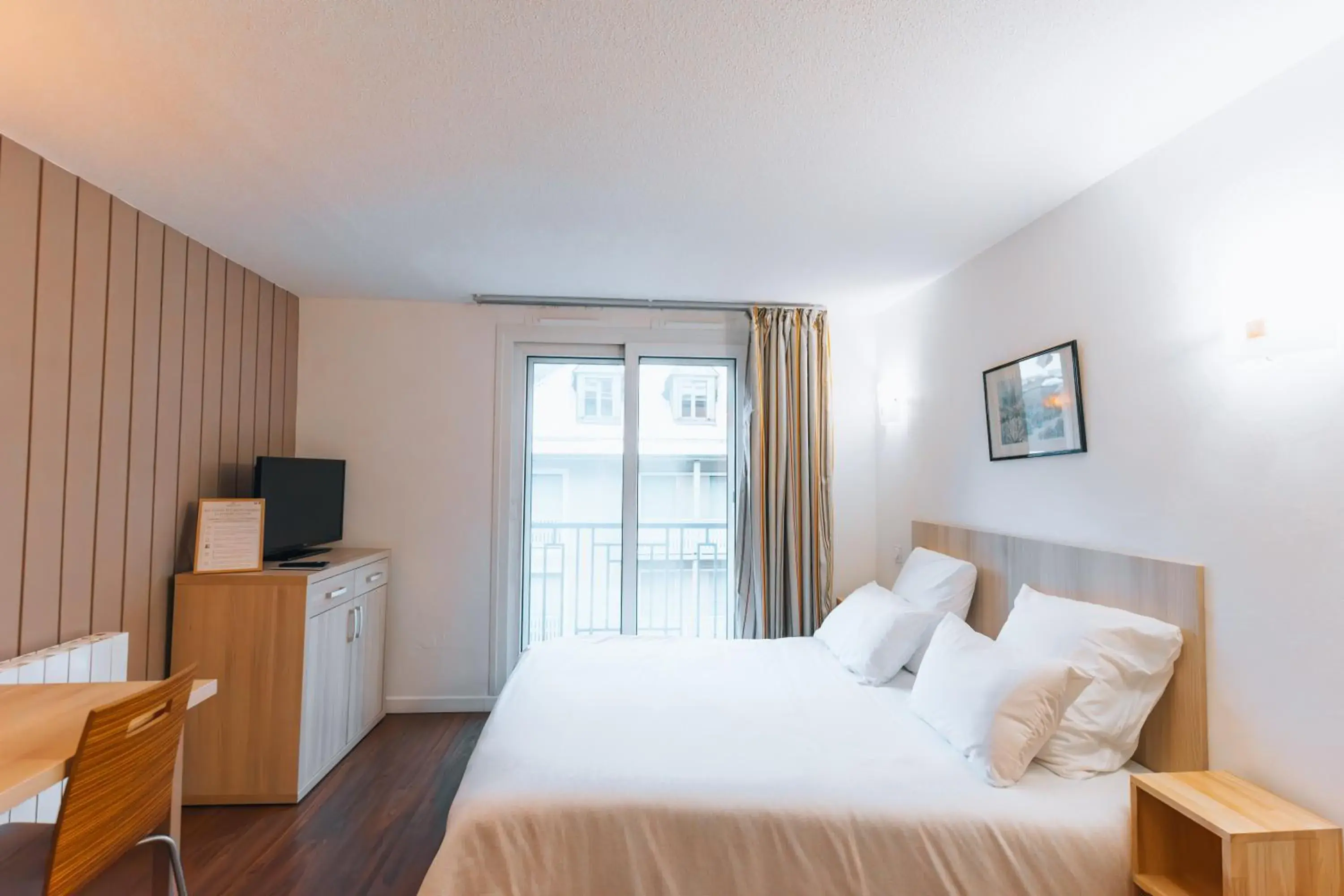 Studio (2 Adults) in Garden & City Cauterets Balneo Studio (2 Adults) in Garden & City Cauterets Balneo