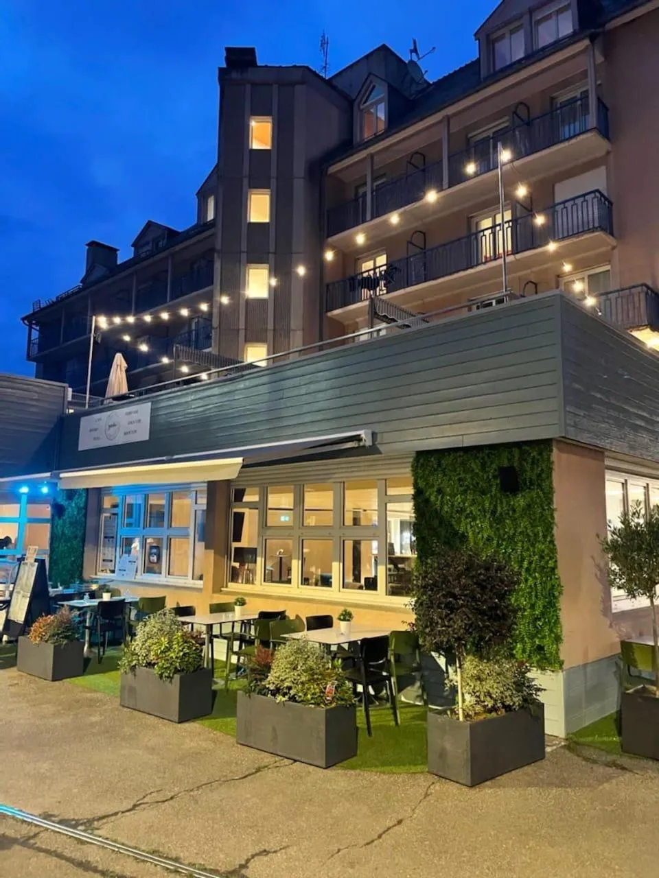 Property building in Garden & City Cauterets Balneo