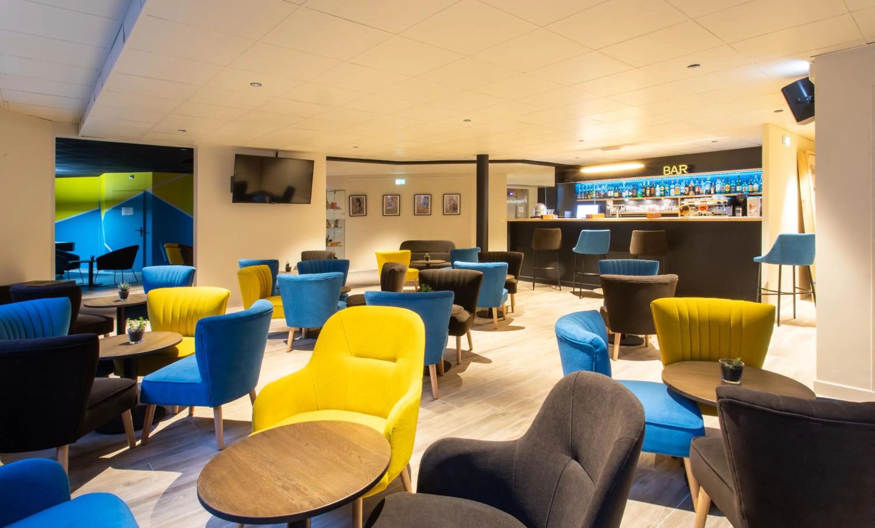 Lounge or bar in Garden & City Cauterets Balneo