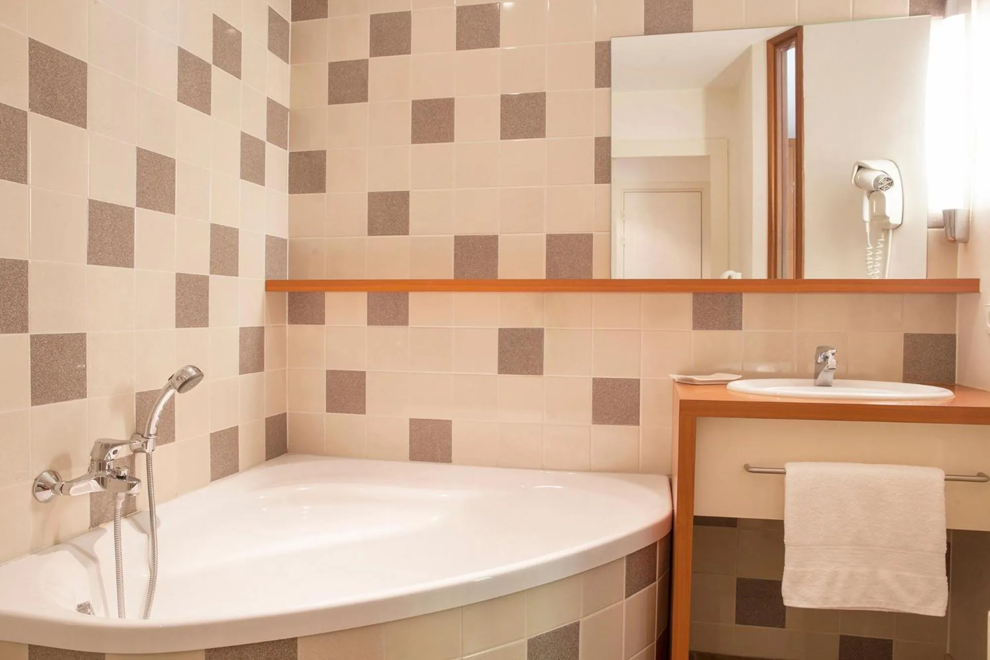 La Fischhutte, The Originals Relais