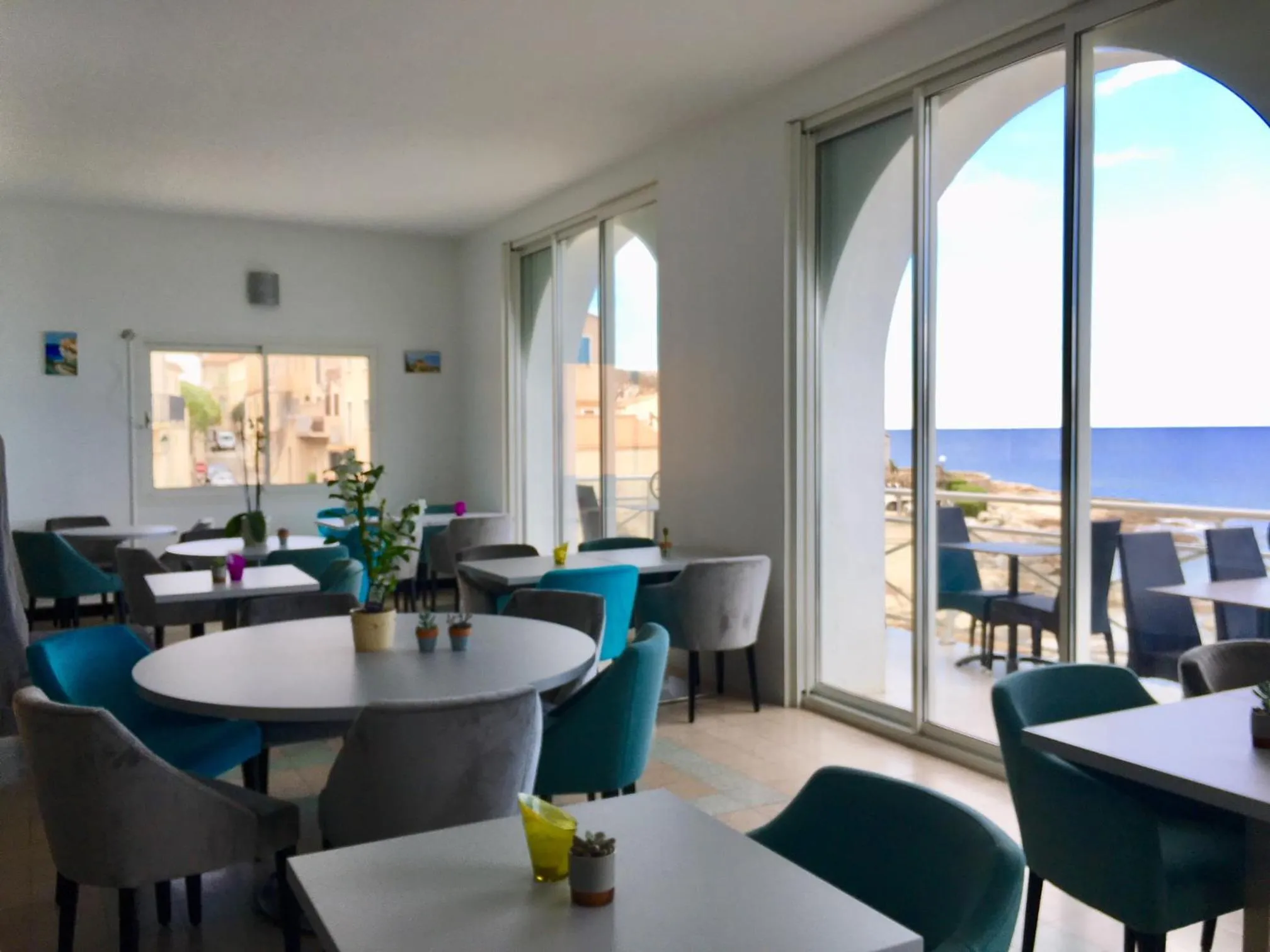 Restaurant/places to eat in Hotel de la Plage Santa Vittoria