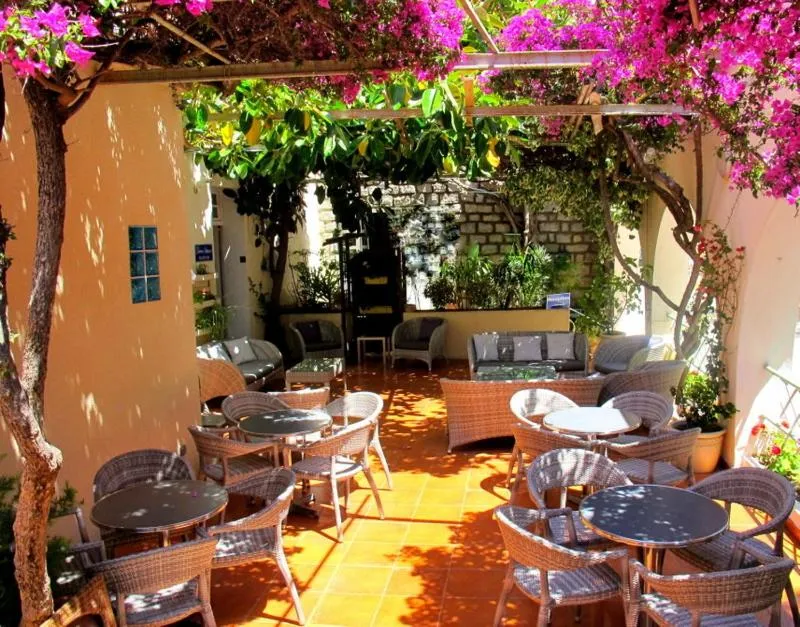 Patio in Hotel de la Plage Santa Vittoria