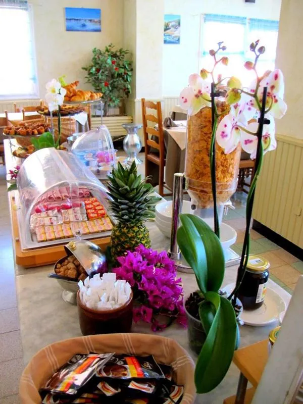 Food in Hotel de la Plage Santa Vittoria