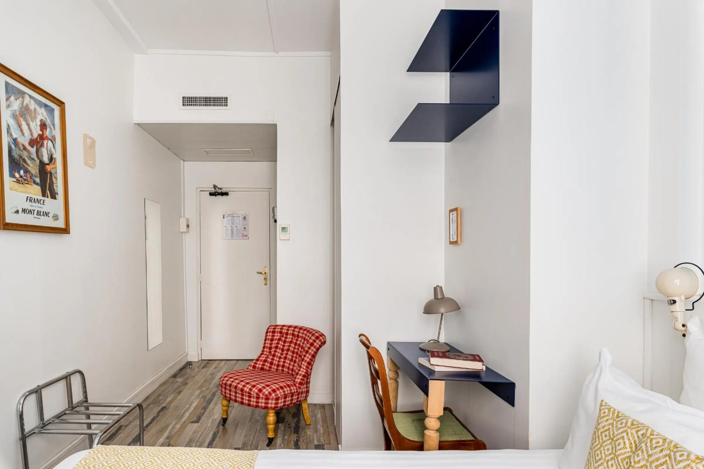 Bedroom in Hôtel du Simplon