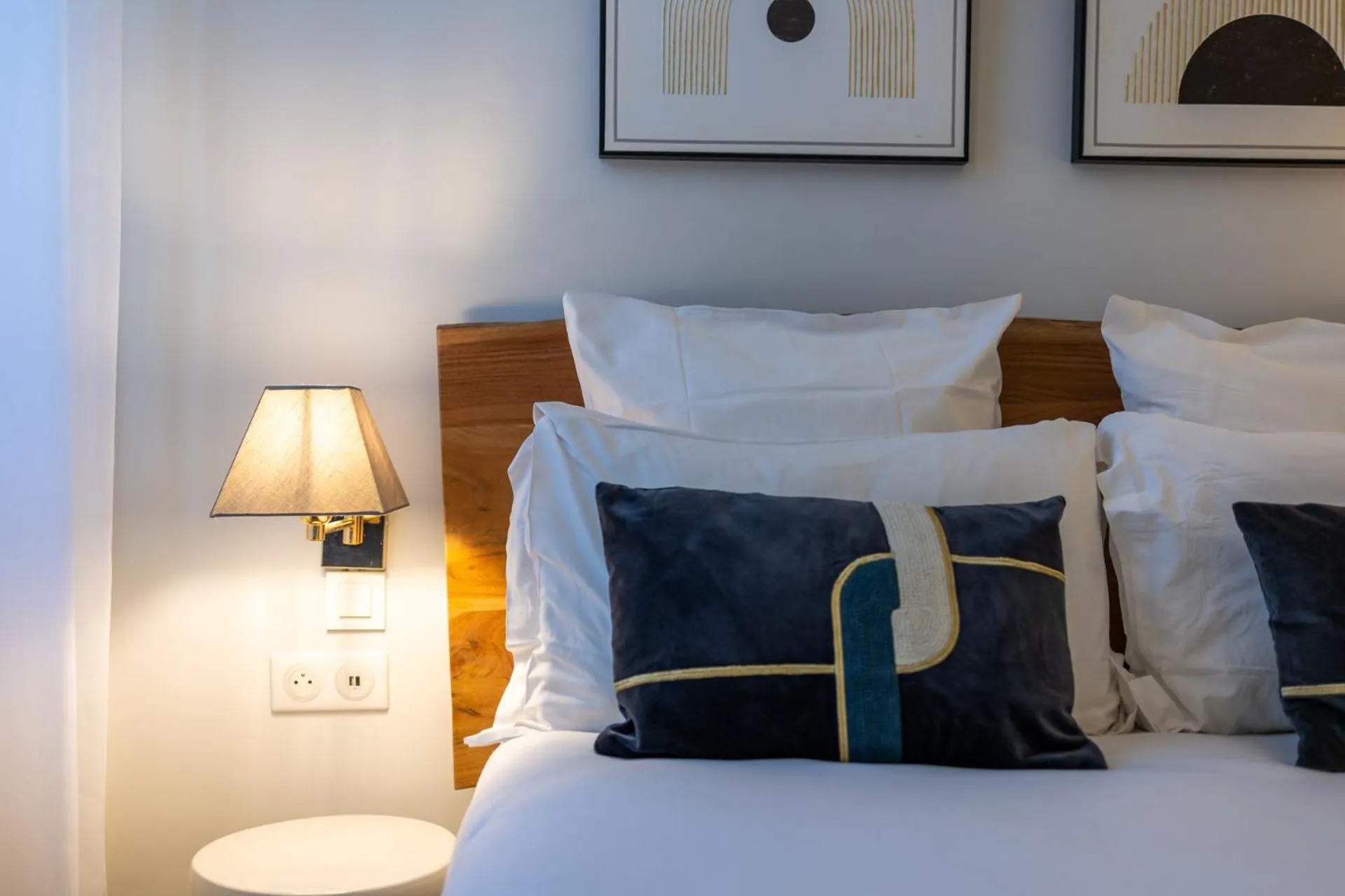 Decorative detail, Bed in Hotel Albert 1er