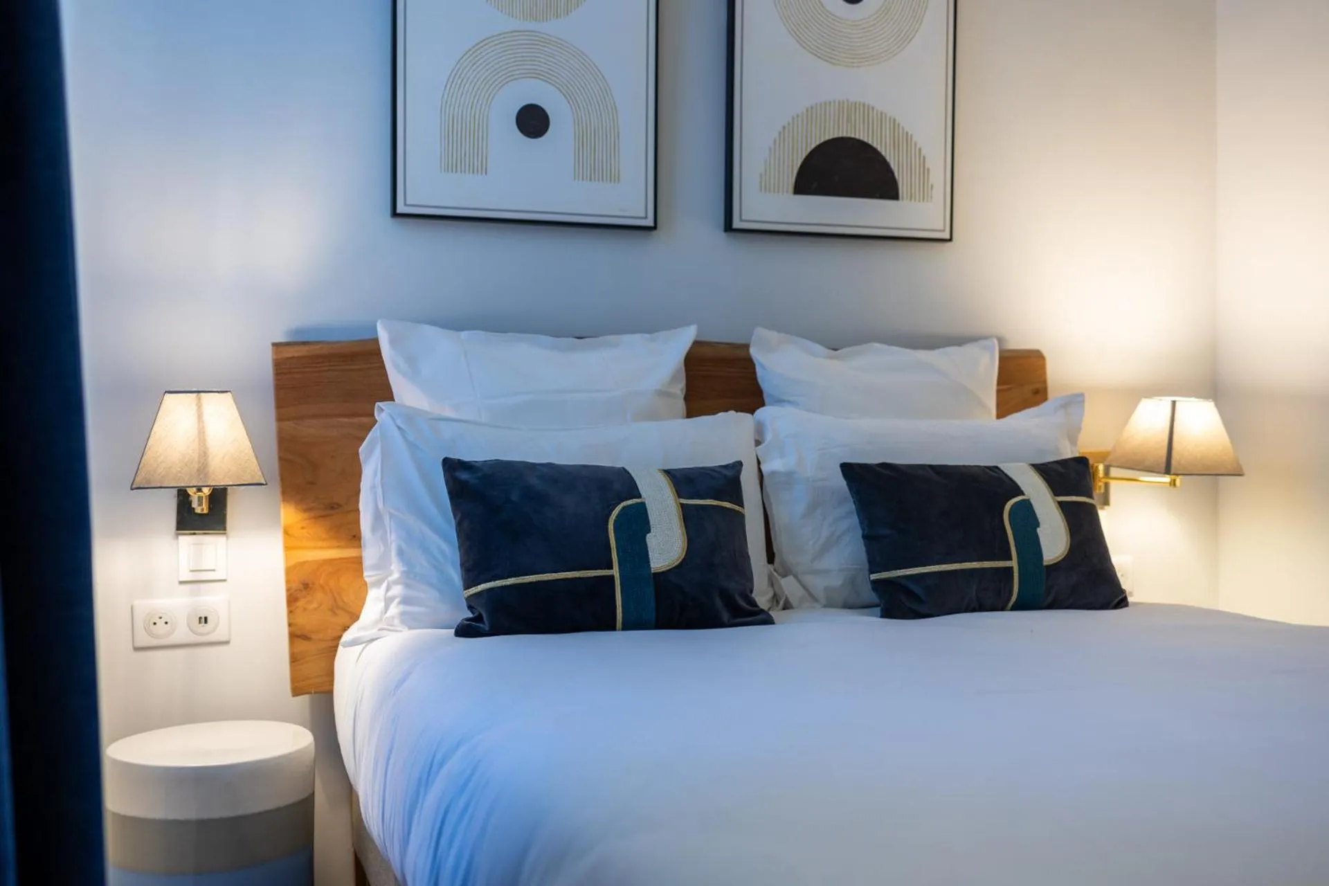 Decorative detail, Bed in Hotel Albert 1er