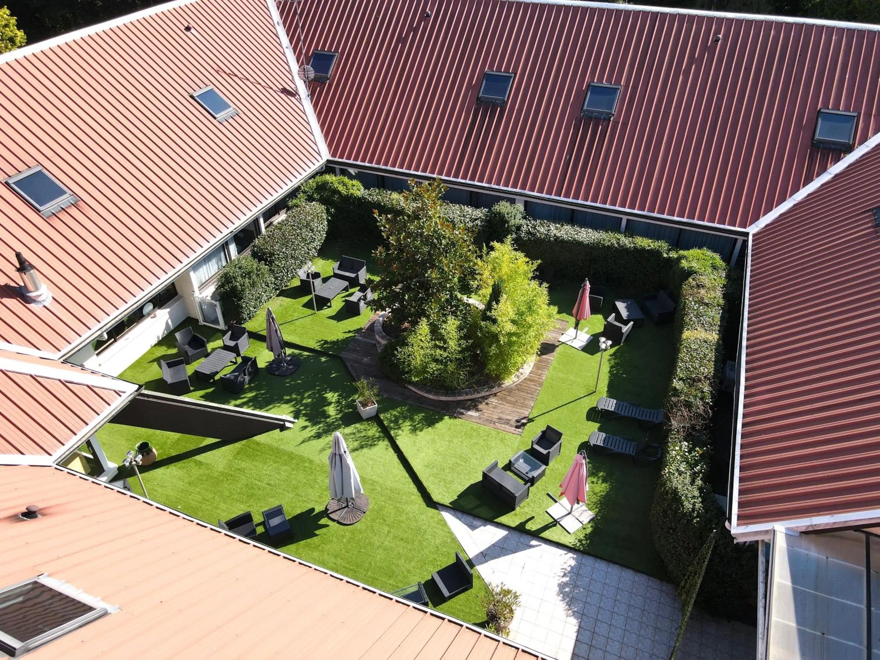 Patio in Contact Hotel BG Limoges Sud