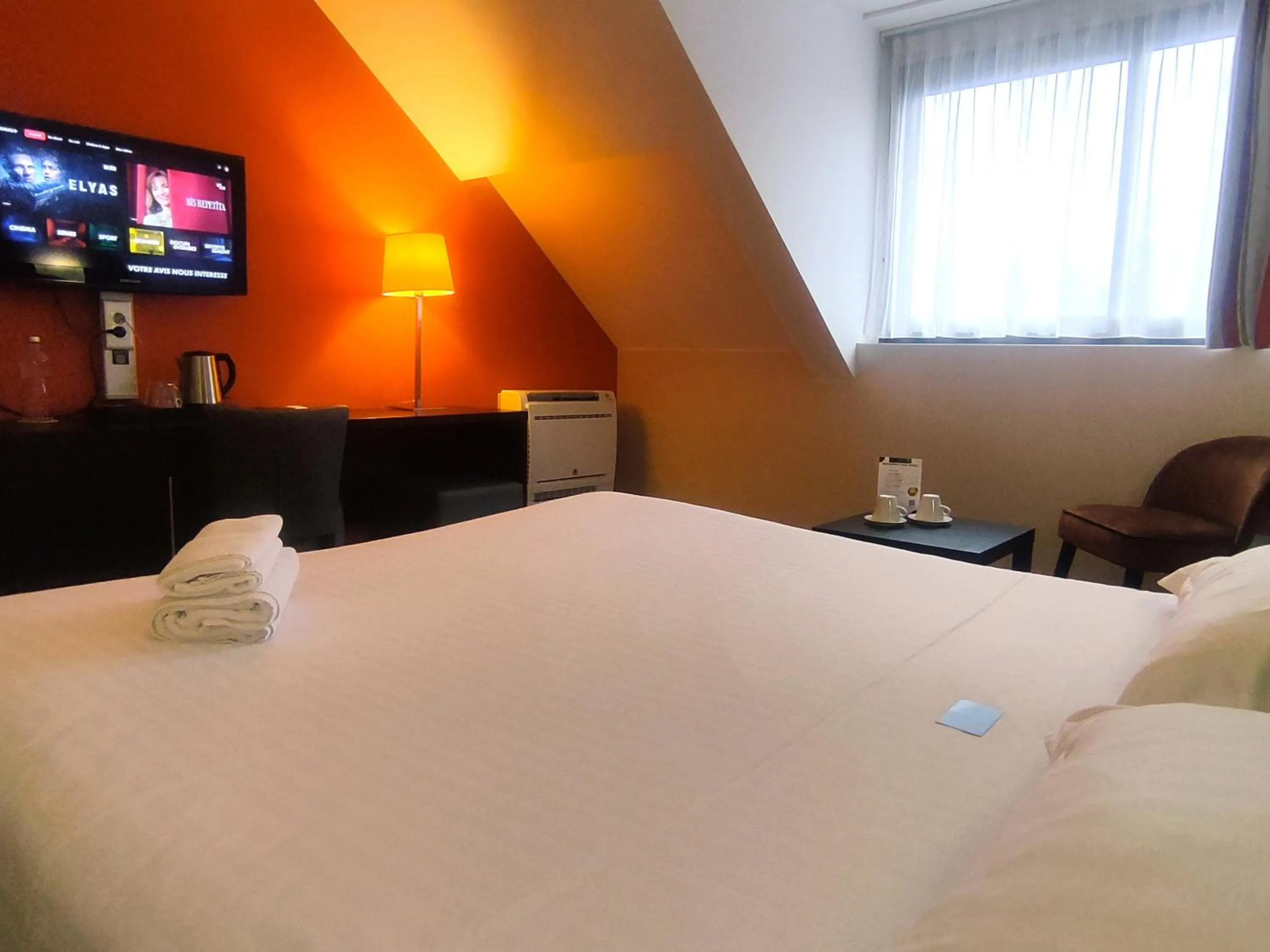 Coffee/tea facilities, Bed in Contact Hotel BG Limoges Sud