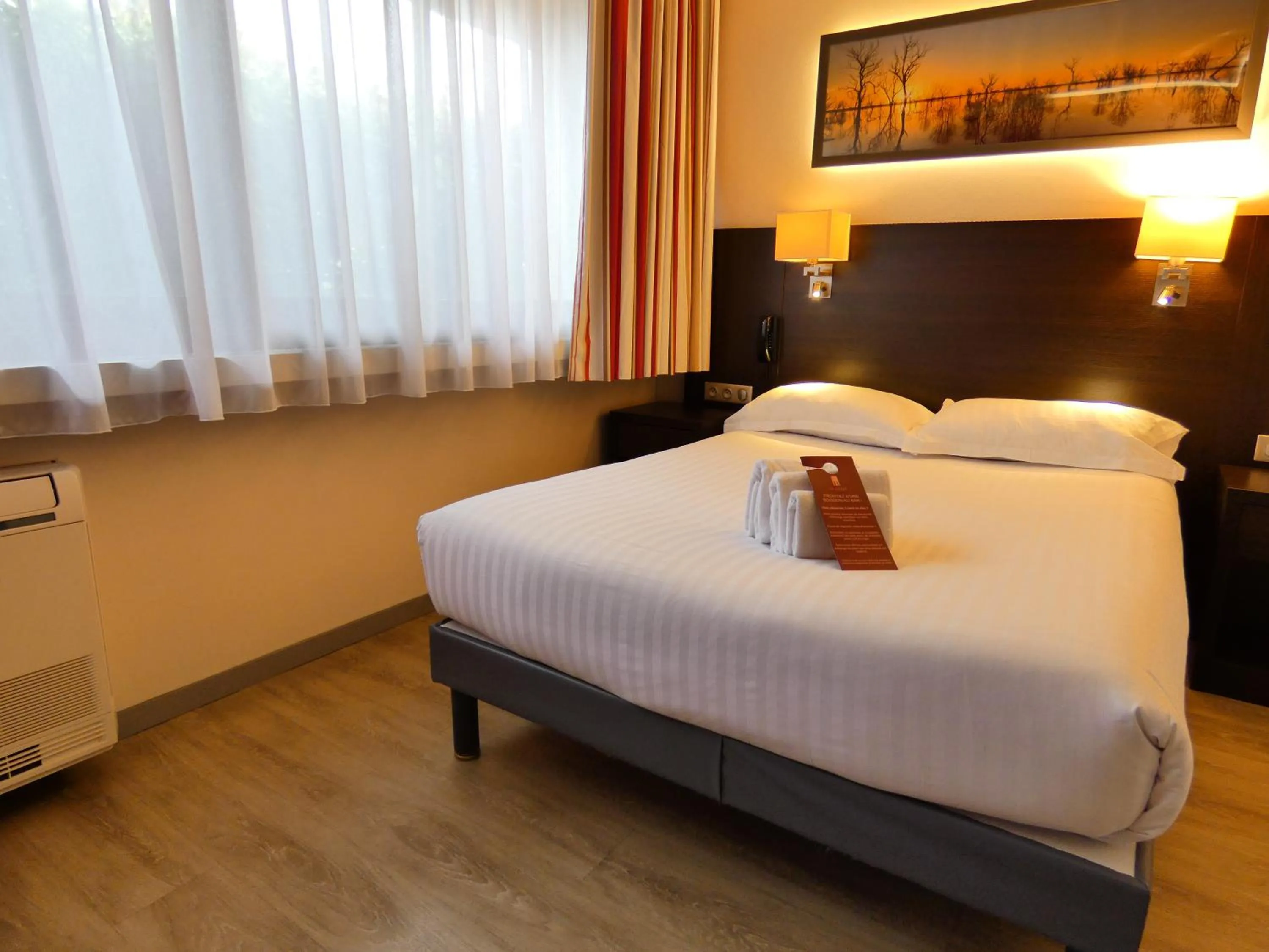 Bedroom, Bed in Contact Hotel BG Limoges Sud