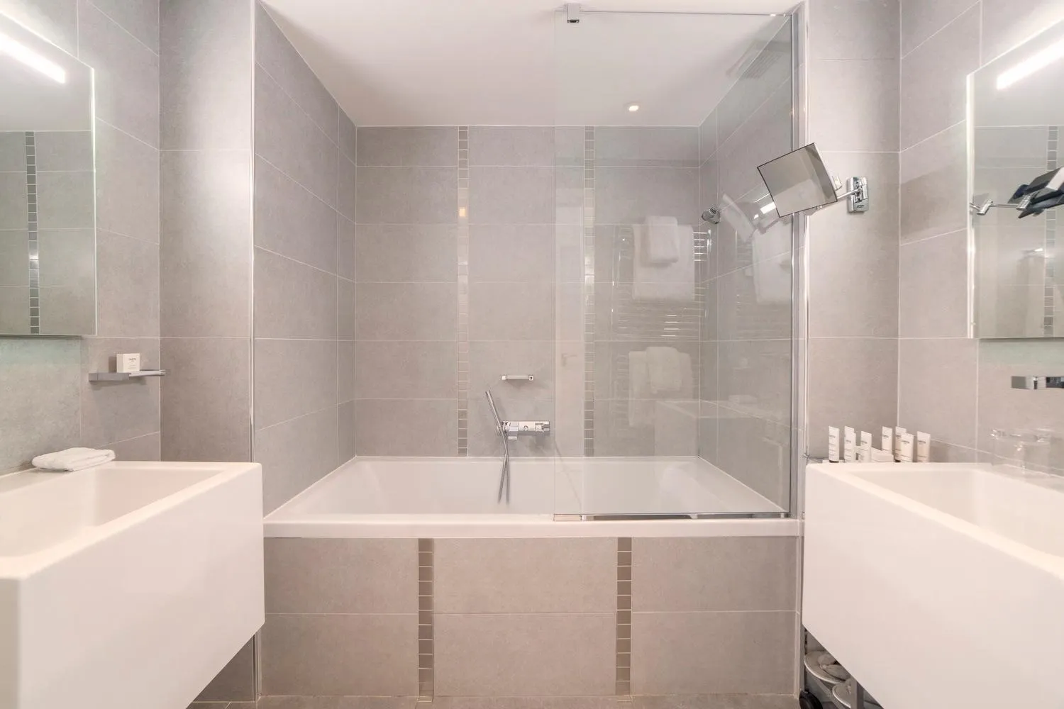 Bed in Kube Saint-Tropez