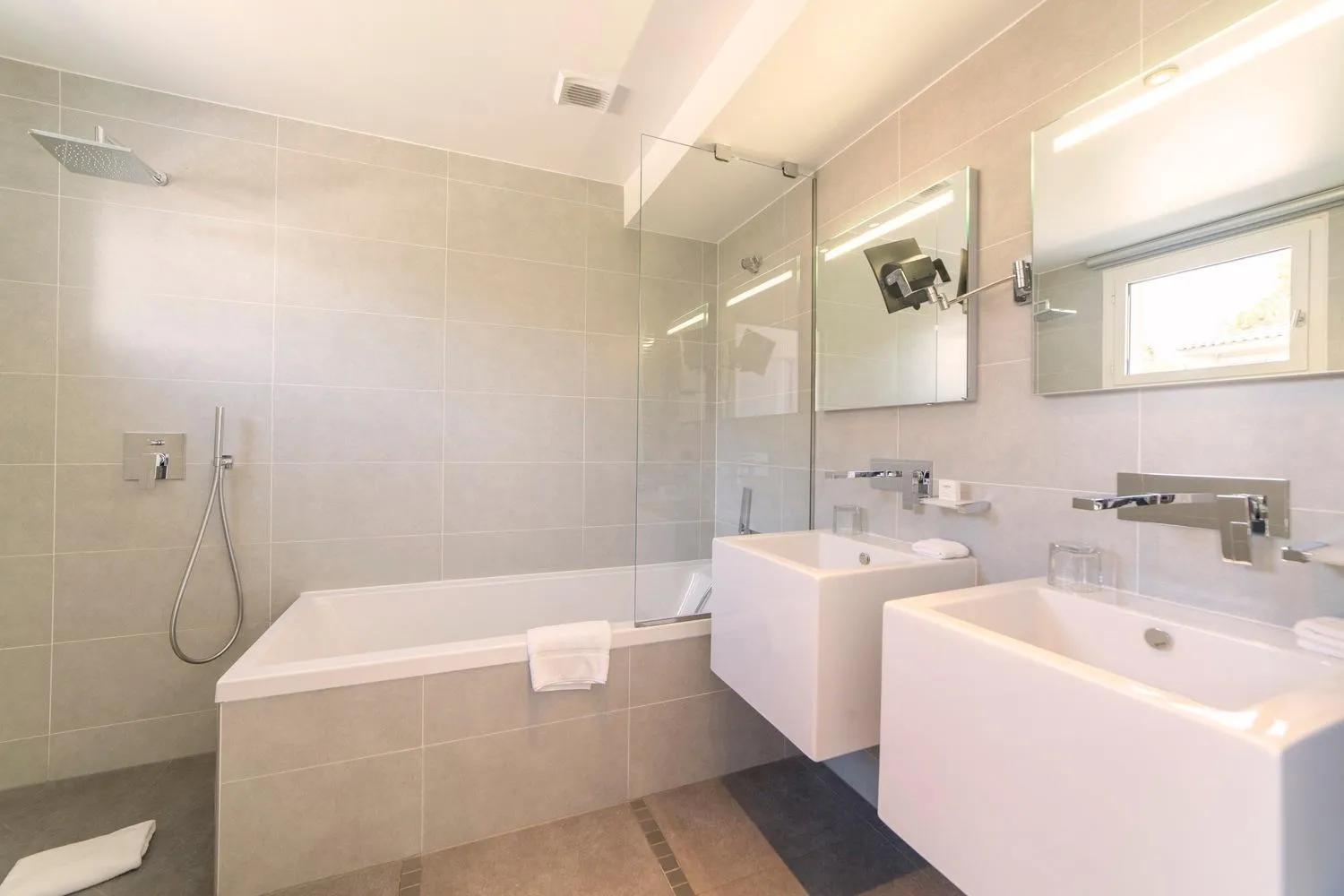 Bathroom in Kube Saint-Tropez