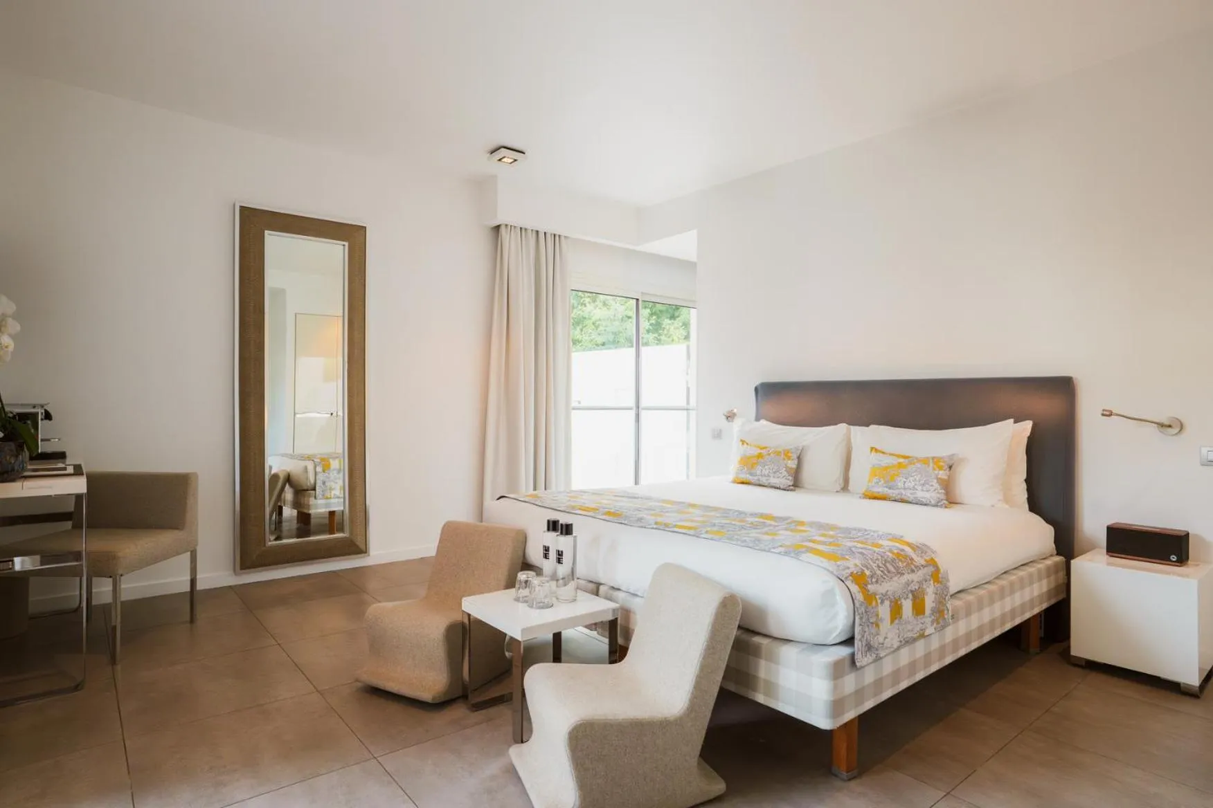 Bed in Kube Saint-Tropez