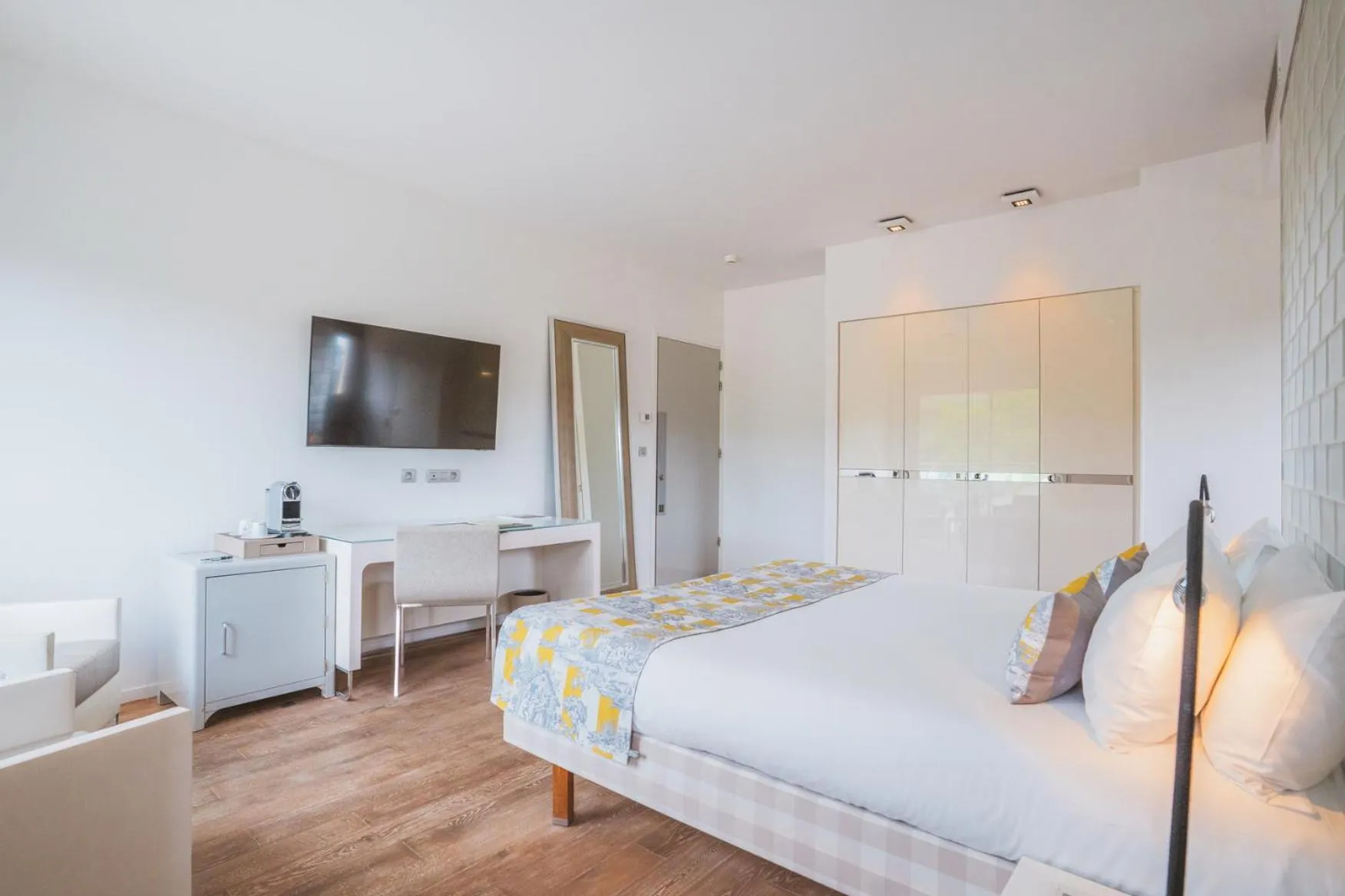 Bed in Kube Saint-Tropez