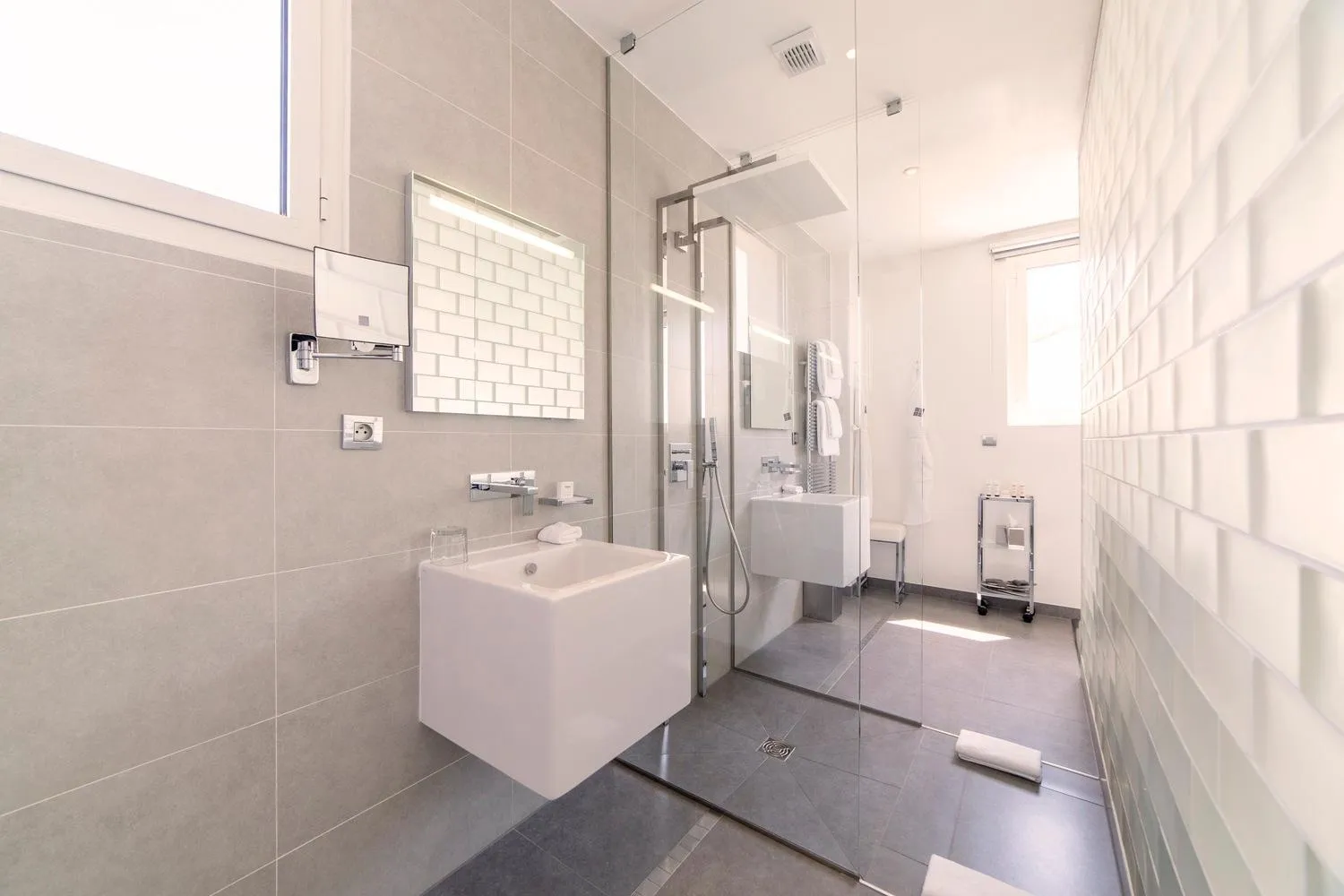 Shower in Kube Saint-Tropez