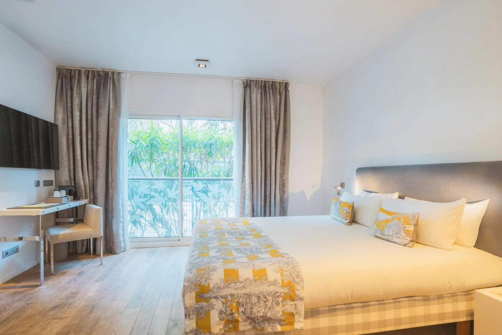 Bed in Kube Saint-Tropez