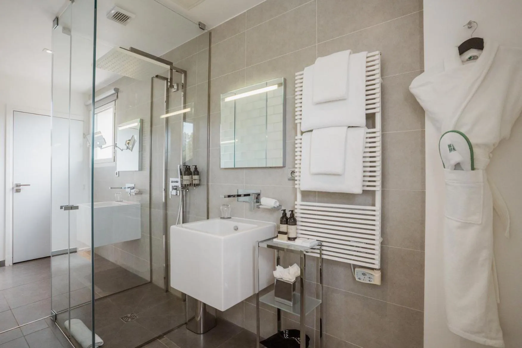 Shower in Kube Saint-Tropez