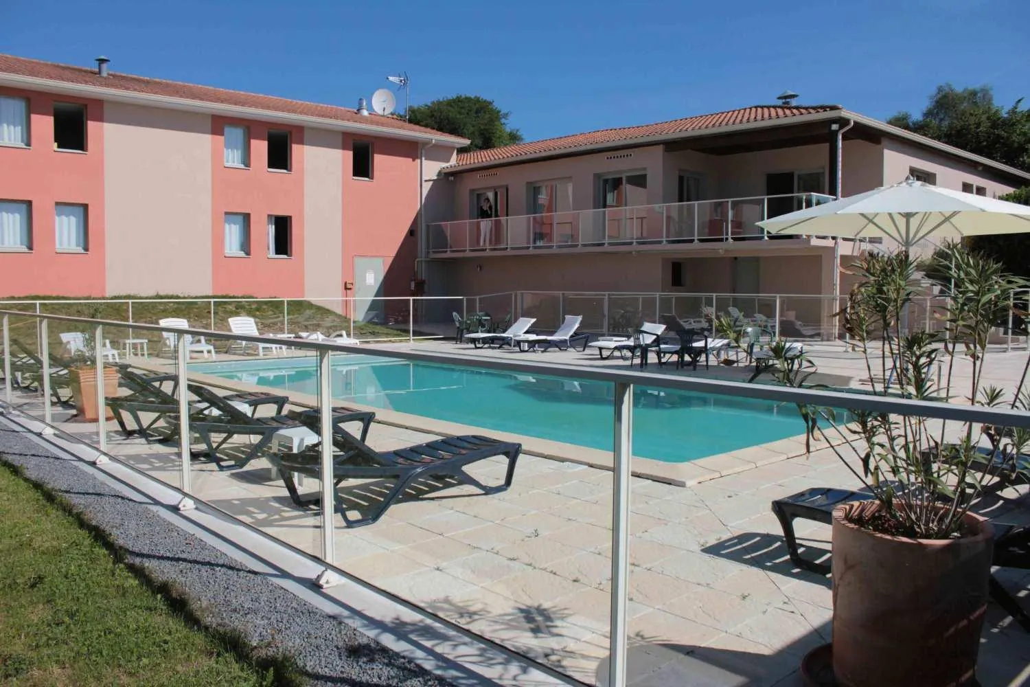 Swimming pool in Cit'Hotel Les Alizés