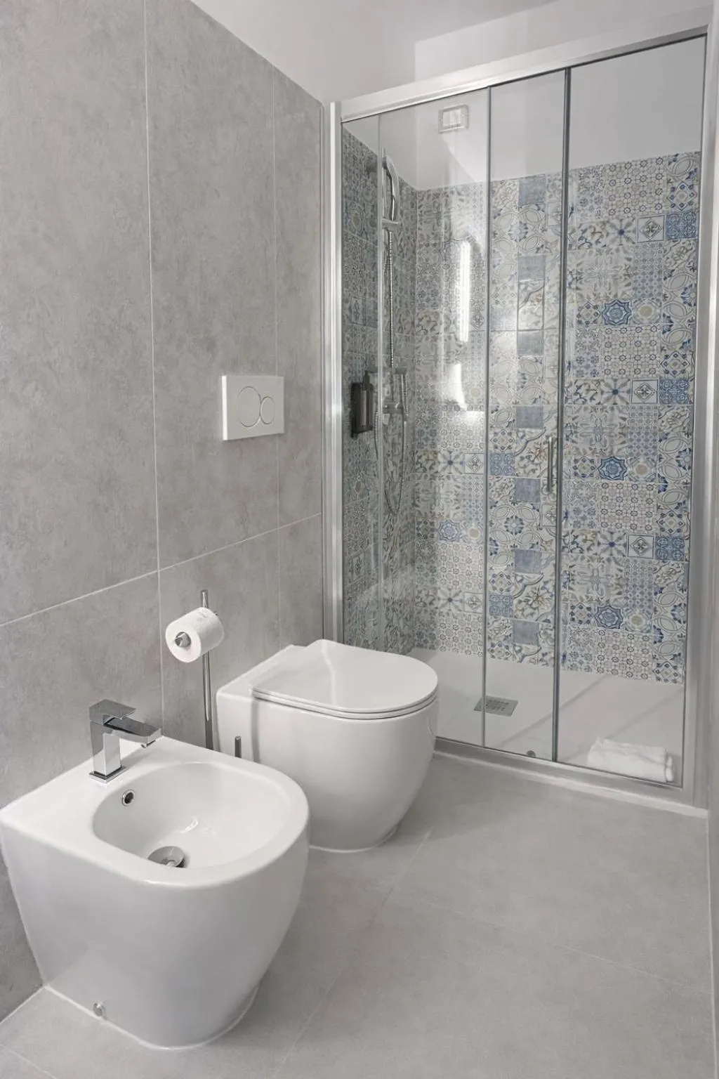 Shower in Hotel Cantore