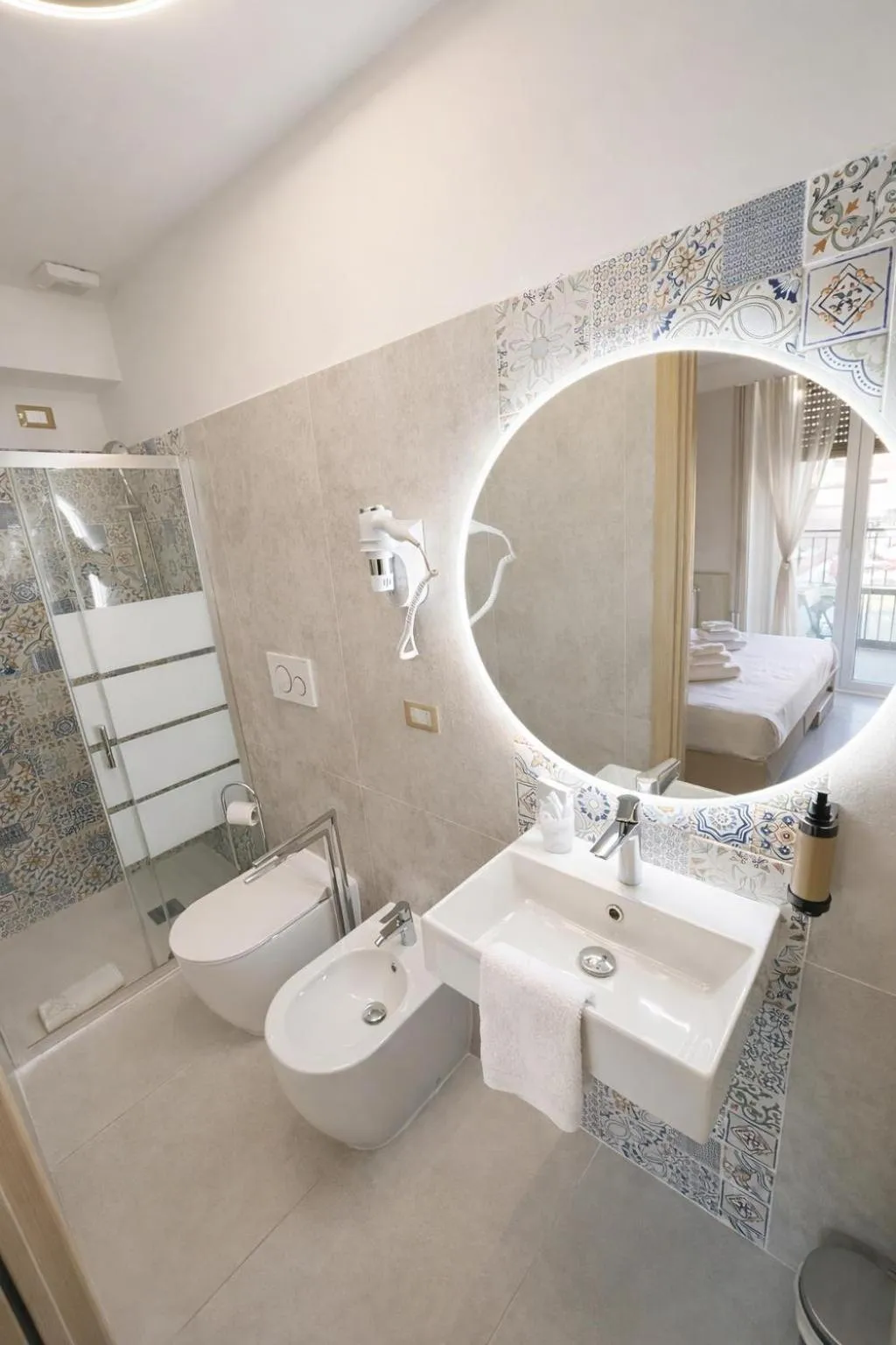 Shower in Hotel Cantore